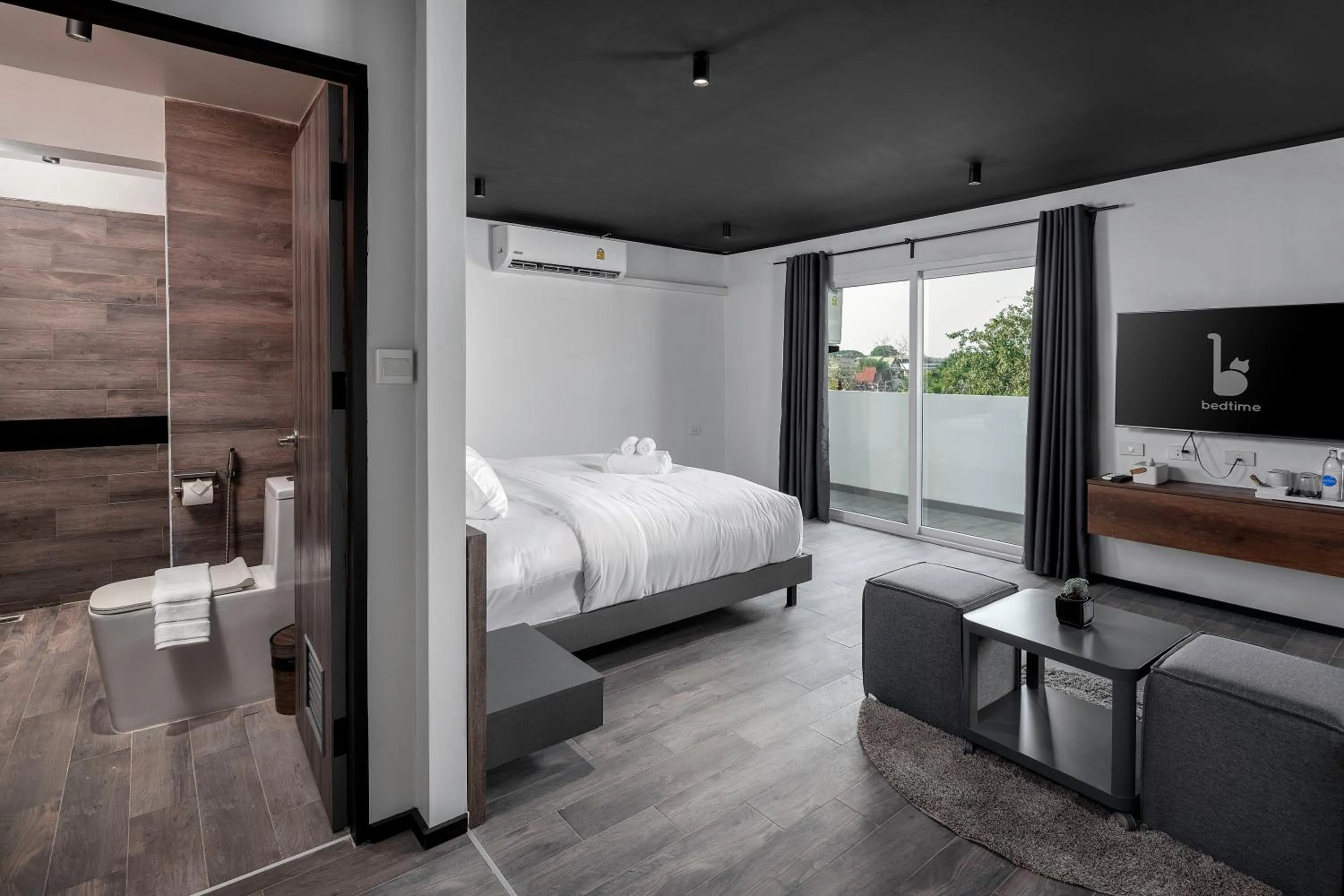 Toilet, Bed in BedTime Hotel Samui