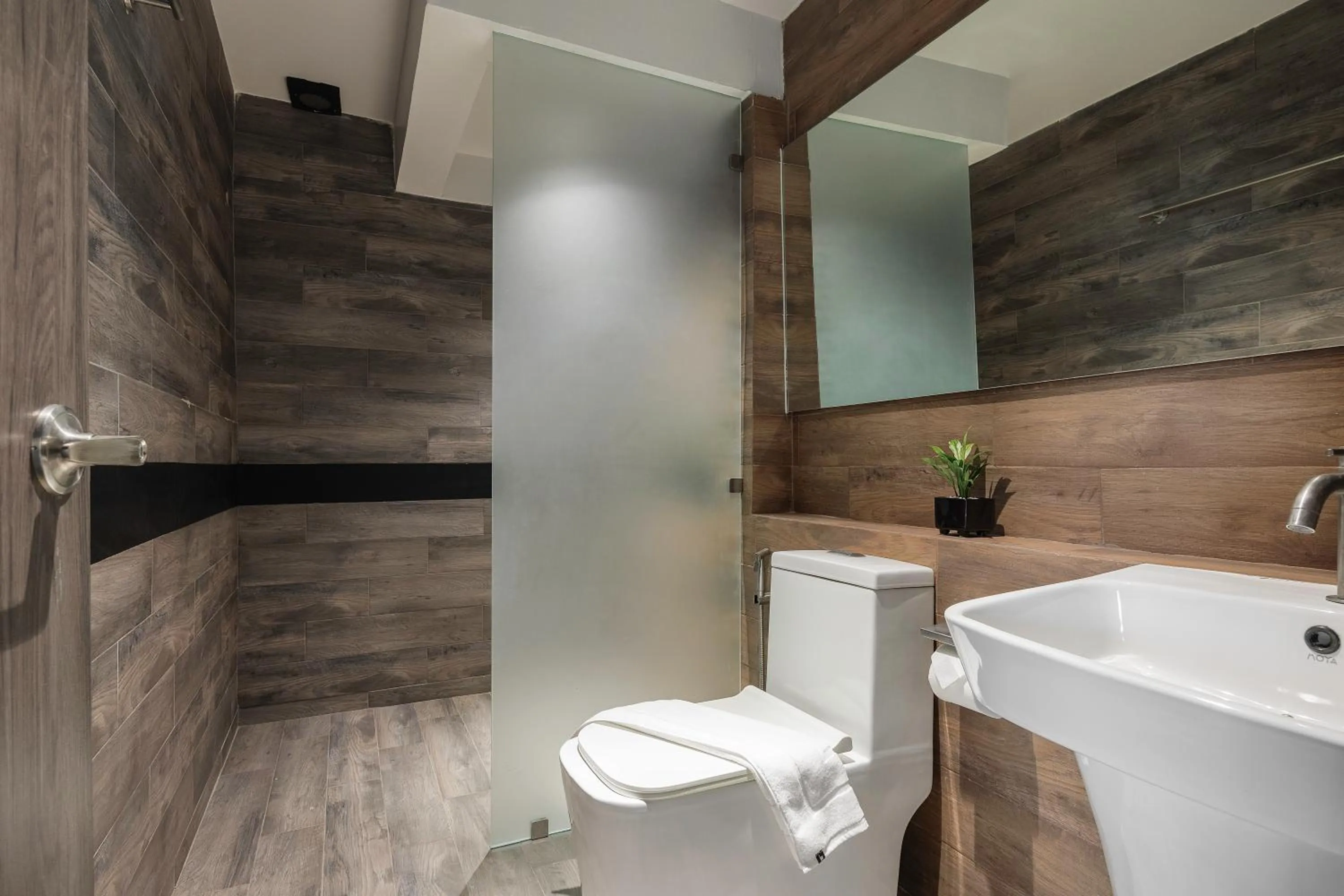 Shower in BedTime Hotel Samui