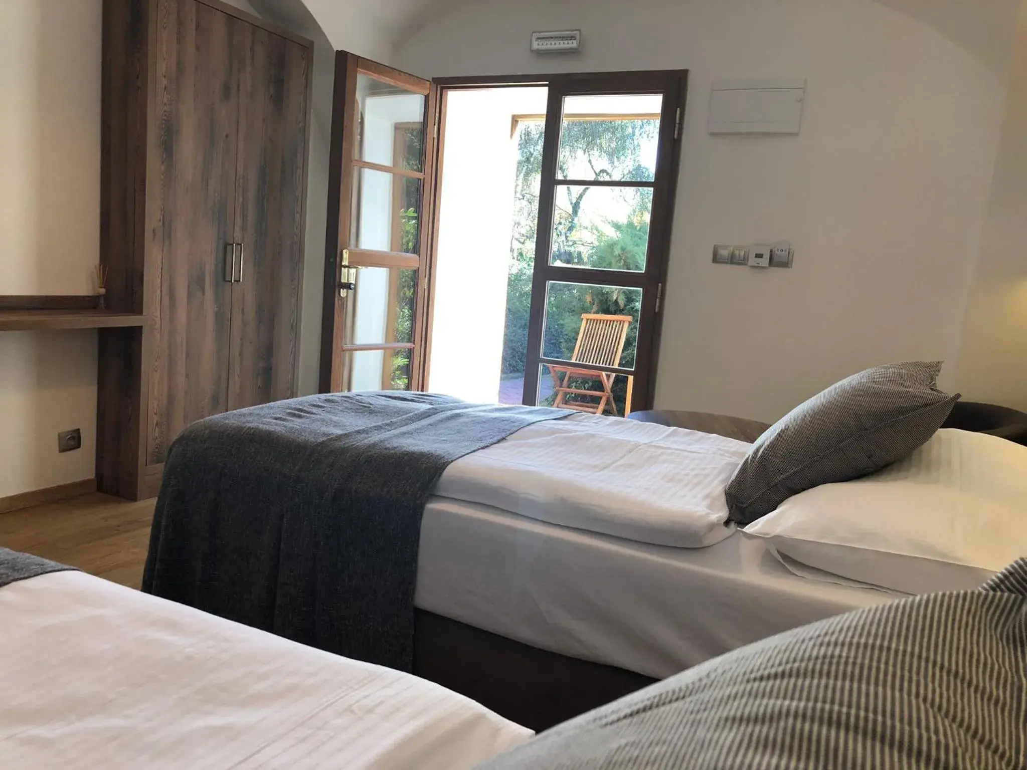 Superior Triple Room with Garden View in Dvůr Pecínov Superior Triple Room with Garden View in Dvůr Pecínov