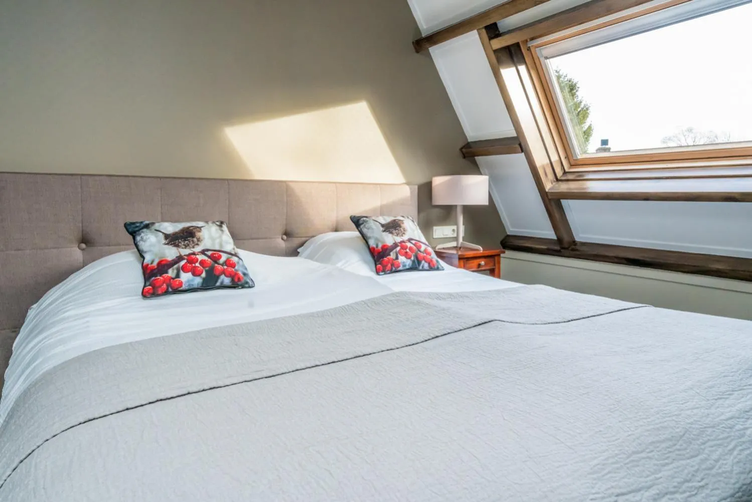 Bed in Hostellerie Schuddebeurs