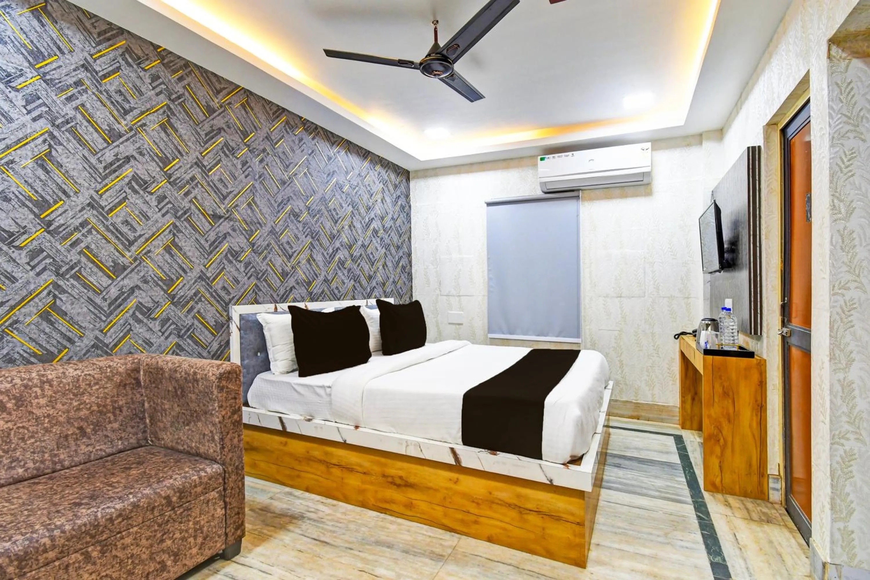 Bedroom, Bed in Super Hotel O Maa Bhubaneswari Hotel