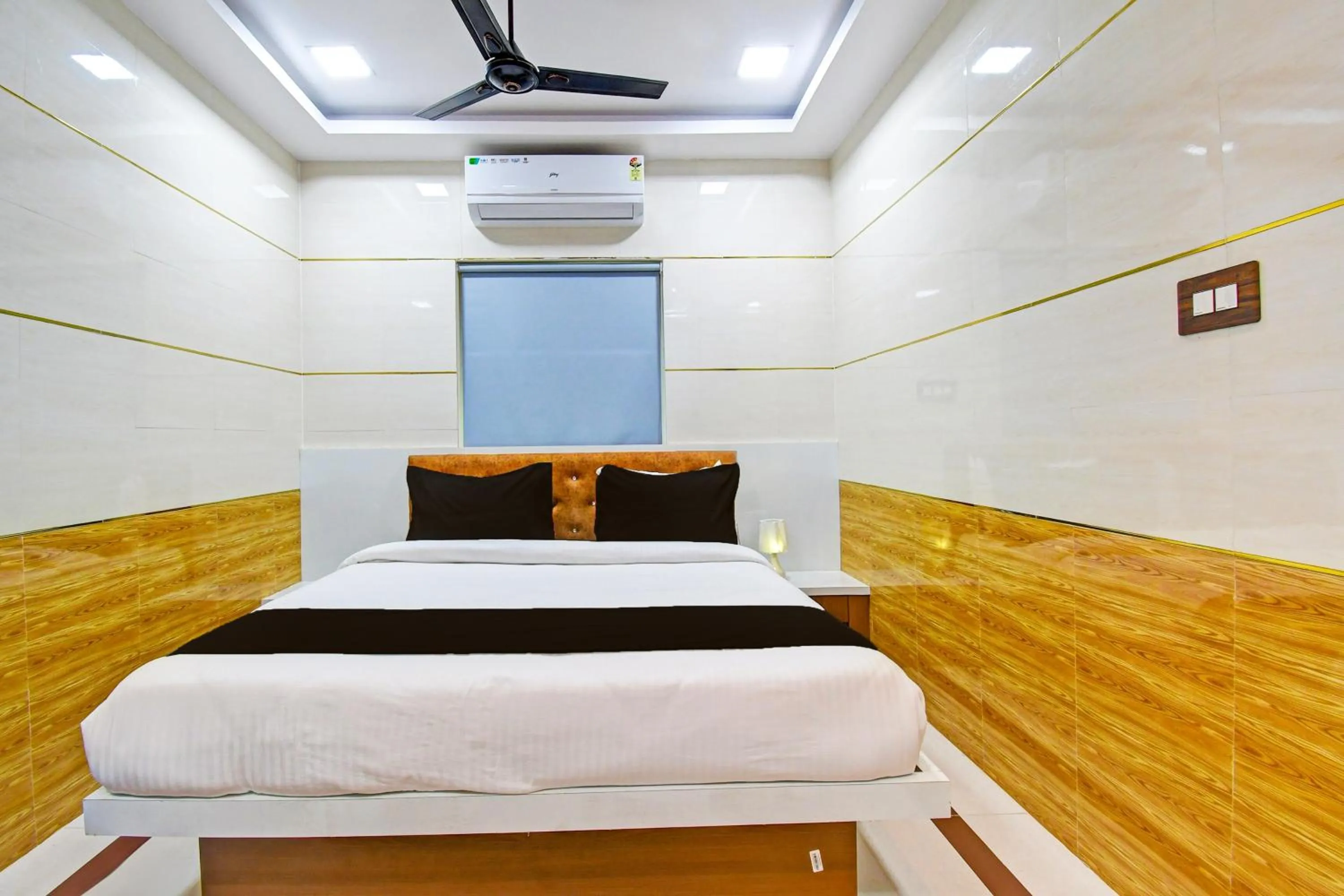 Bedroom, Bed in Super Hotel O Maa Bhubaneswari Hotel