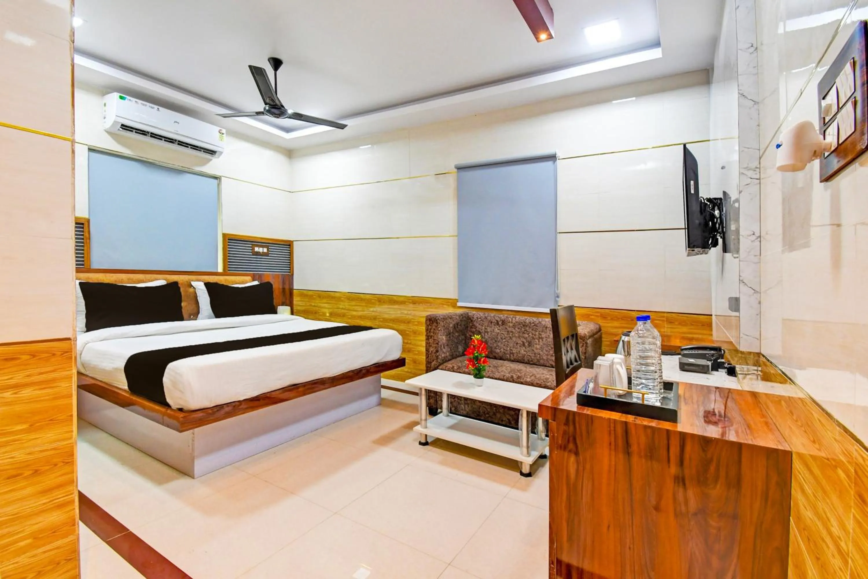 Bedroom, Bed in Super Hotel O Maa Bhubaneswari Hotel