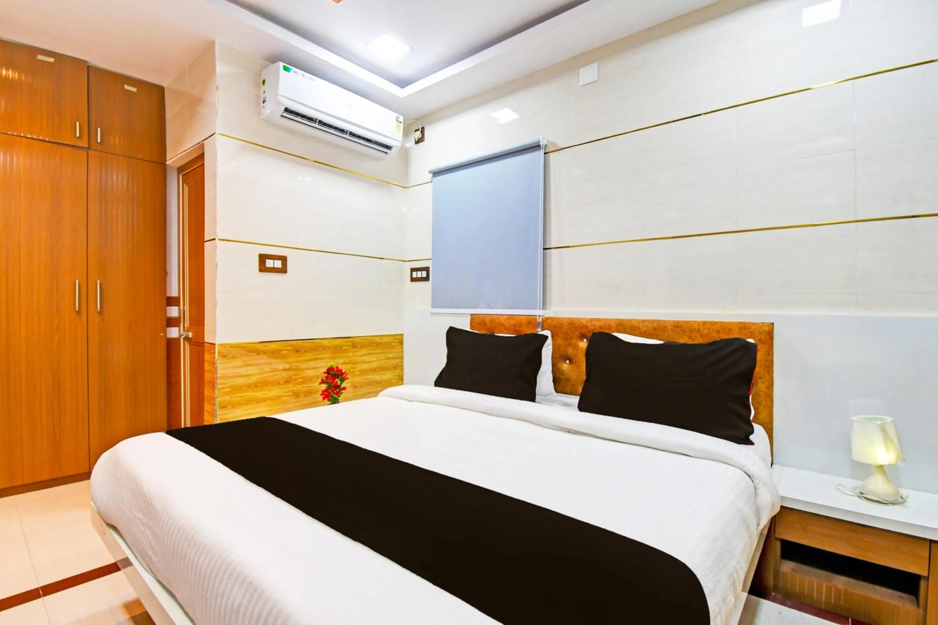 Bedroom, Bed in Super Hotel O Maa Bhubaneswari Hotel