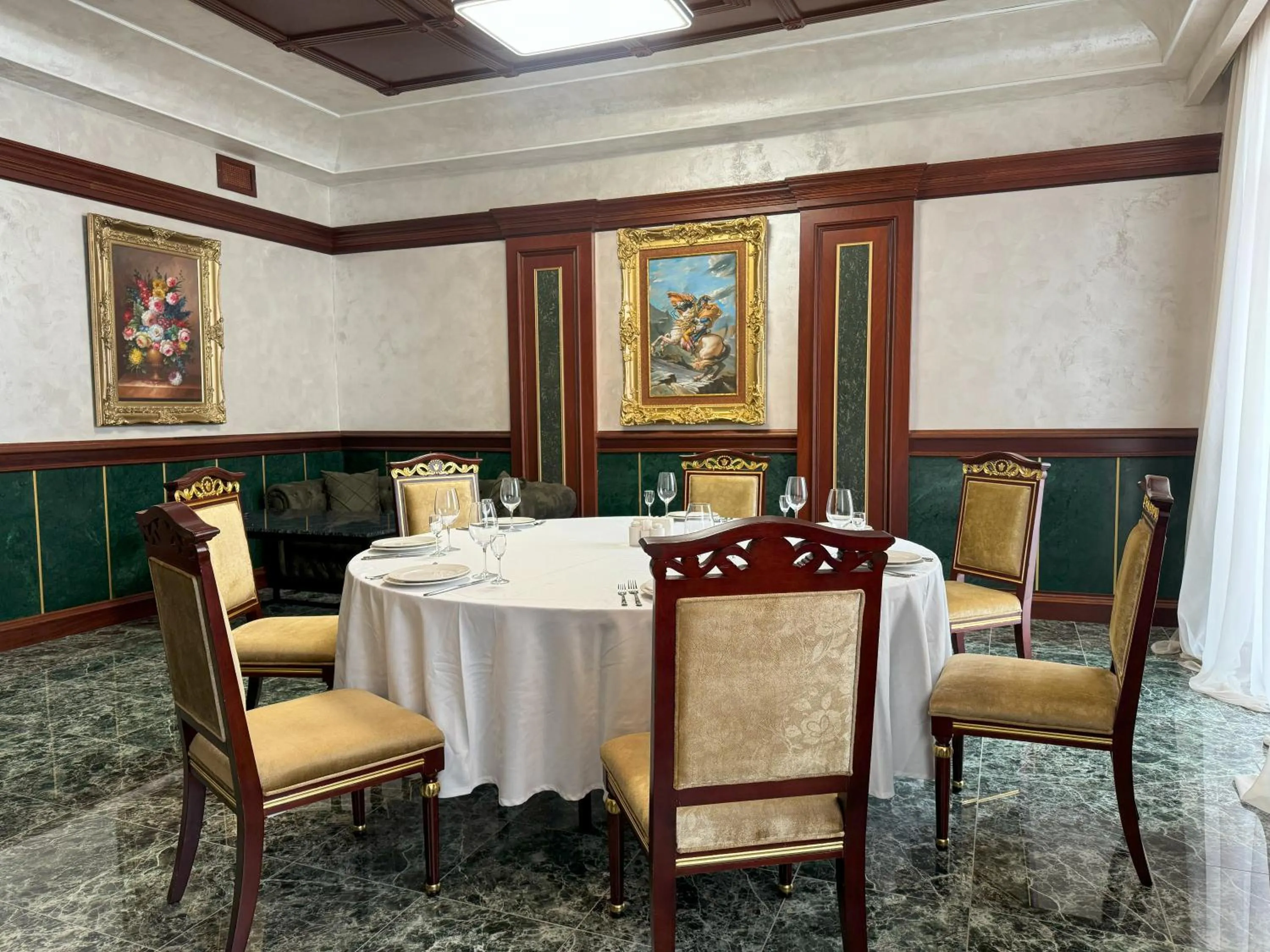 Restaurant/places to eat in Eighty Eight Deluxe Hotel & Spa