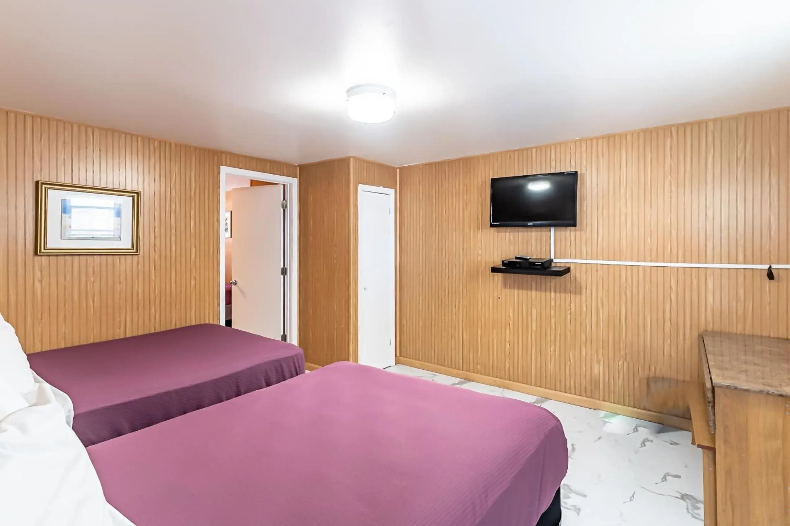 Family Suite - single occupancy in Boardwalk Sand & Surf Beach Hotel Oceanfront Family Suite - single occupancy in Boardwalk Sand & Surf Beach Hotel Oceanfront