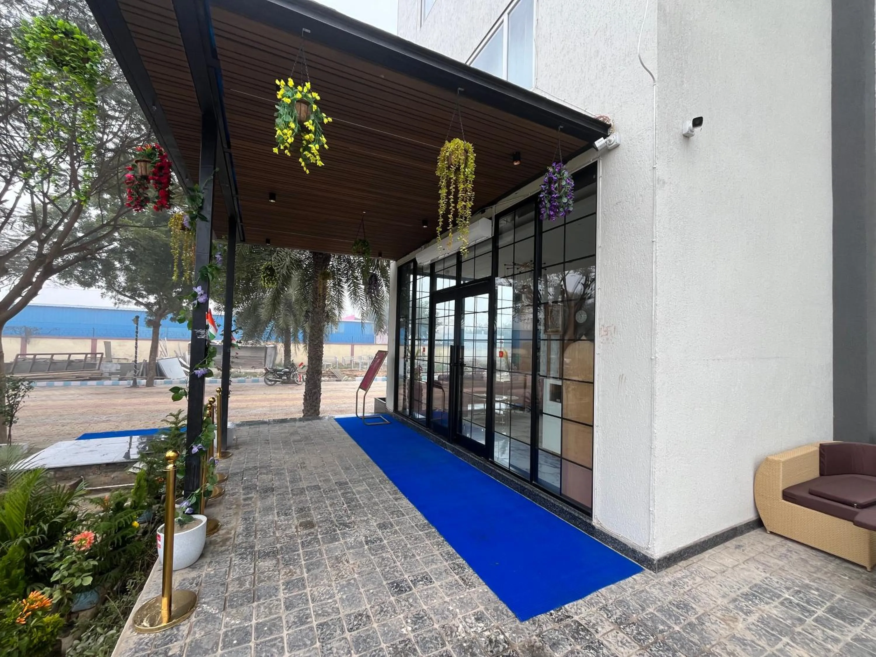 Facade/entrance in Hotel Three Seasons