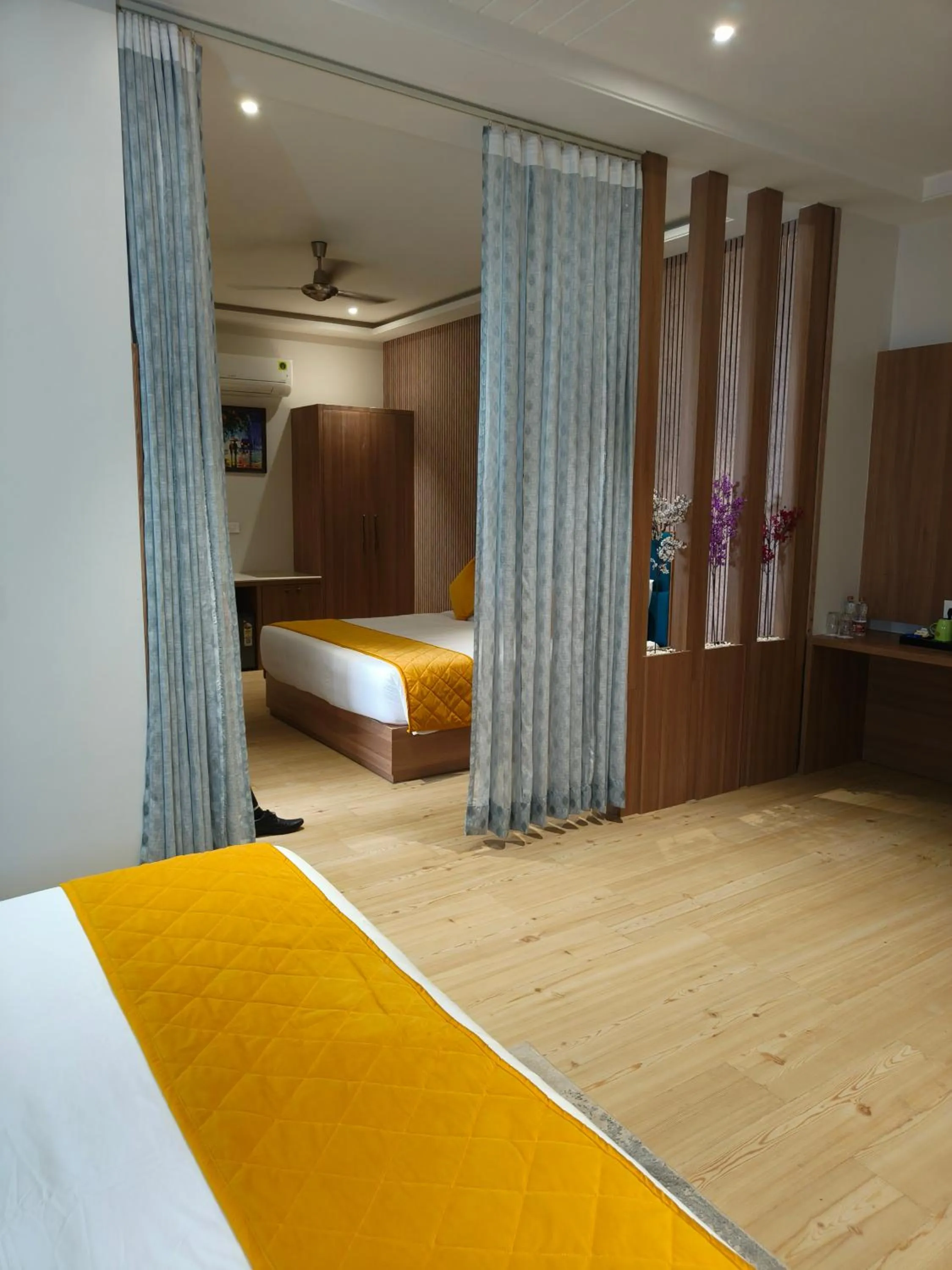 Bed in Hotel Three Seasons