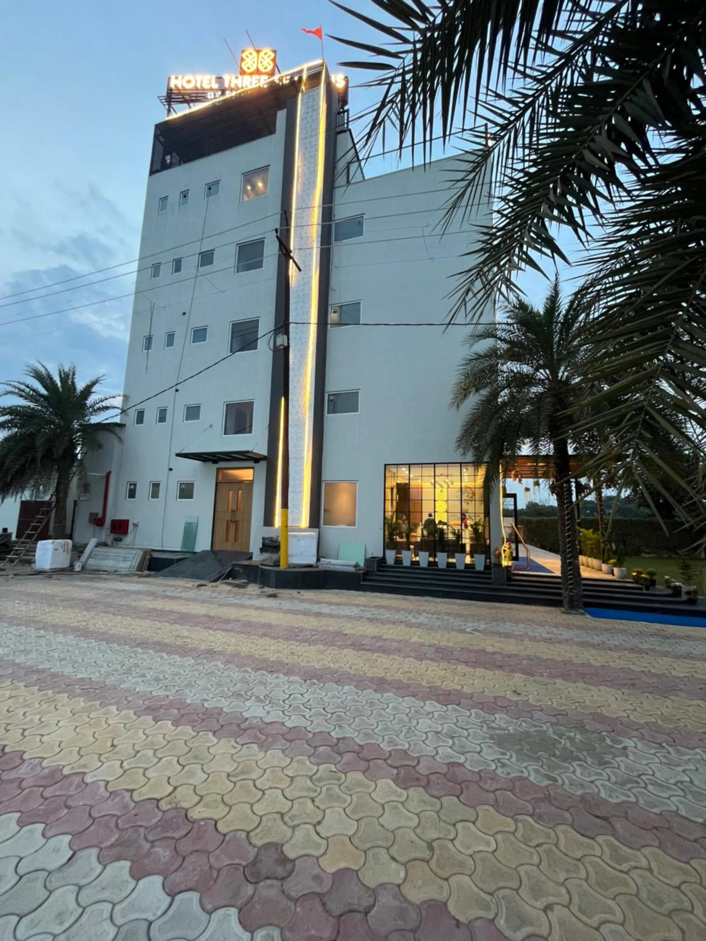 Property building in Hotel Three Seasons