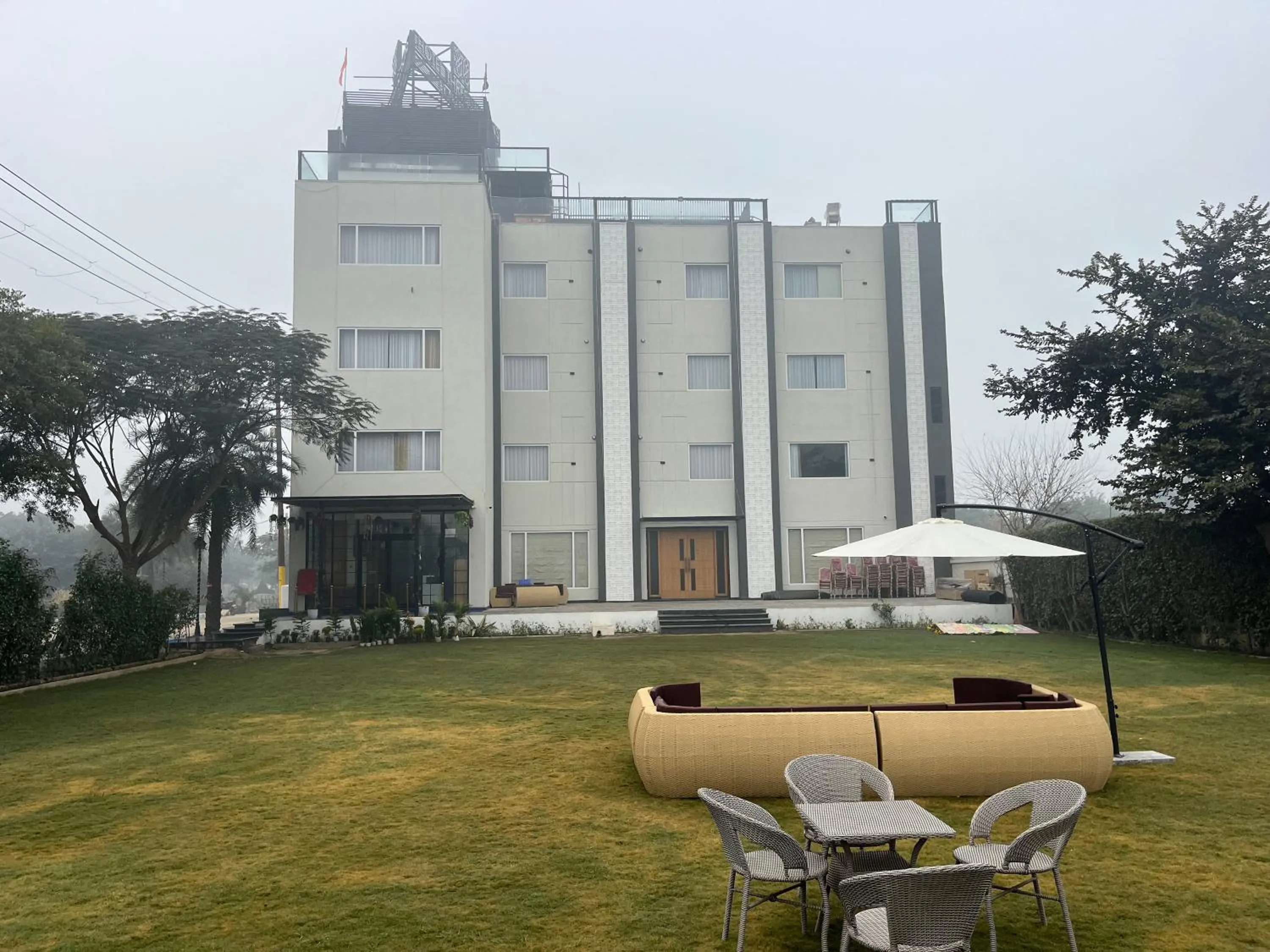 Property building in Hotel Three Seasons