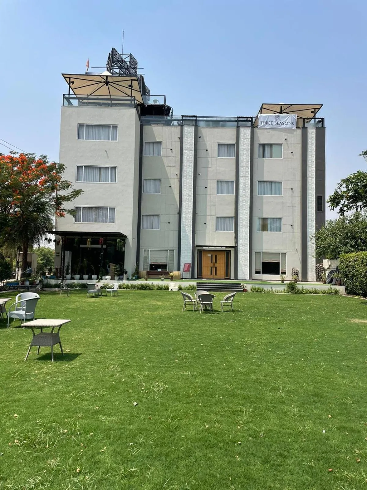 Property building in Hotel Three Seasons