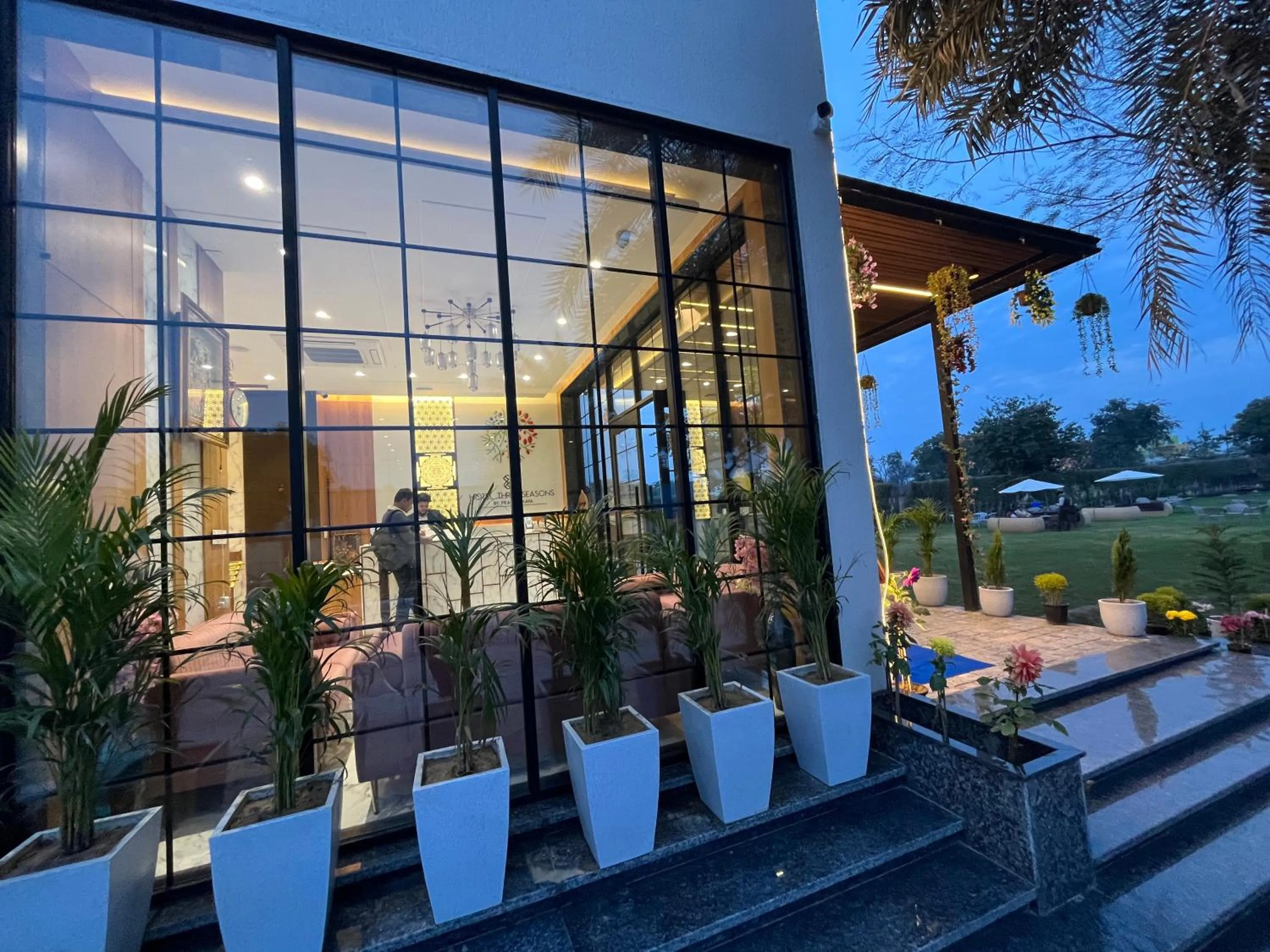Lobby or reception in Hotel Three Seasons