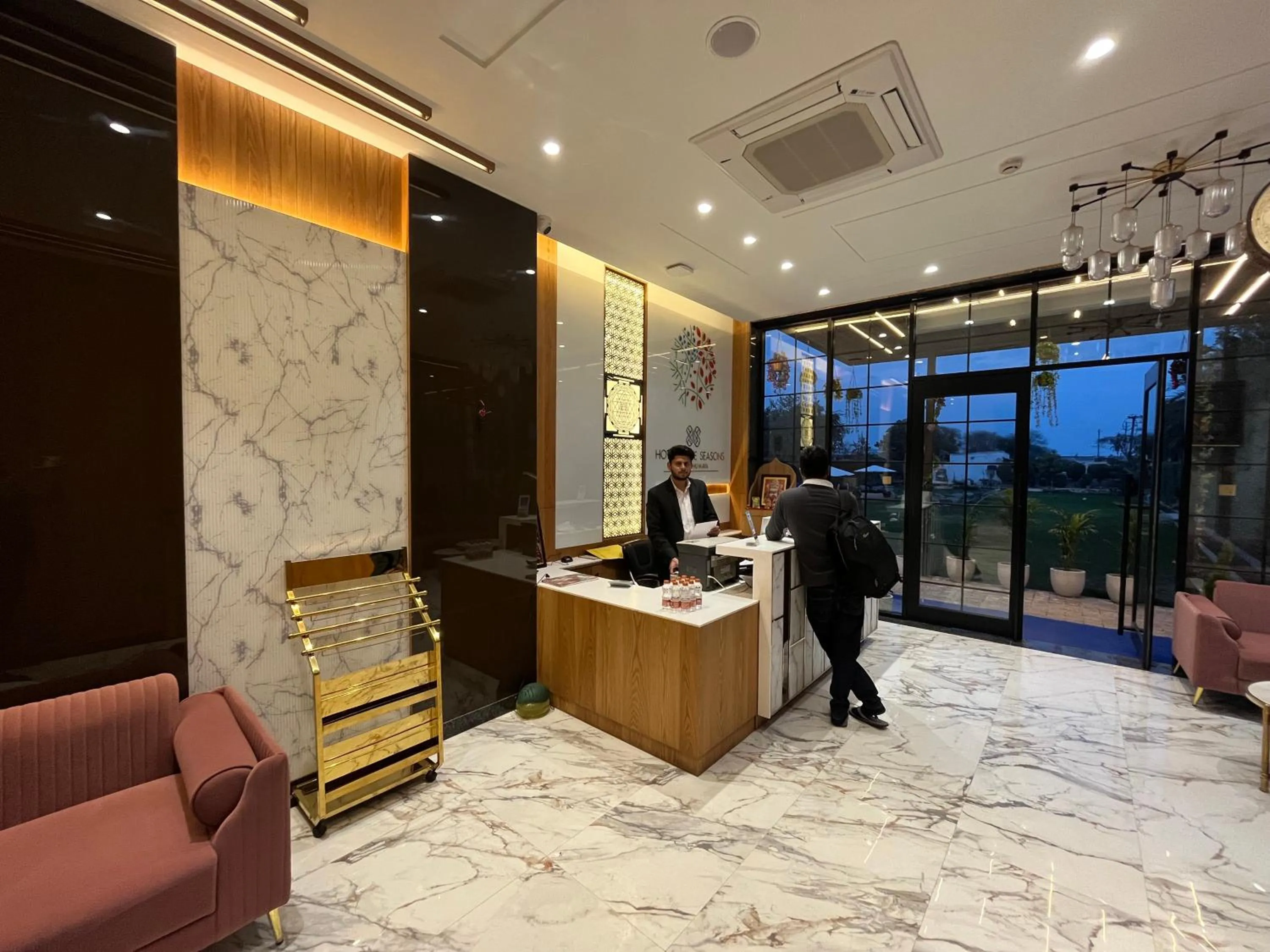 Lobby or reception in Hotel Three Seasons