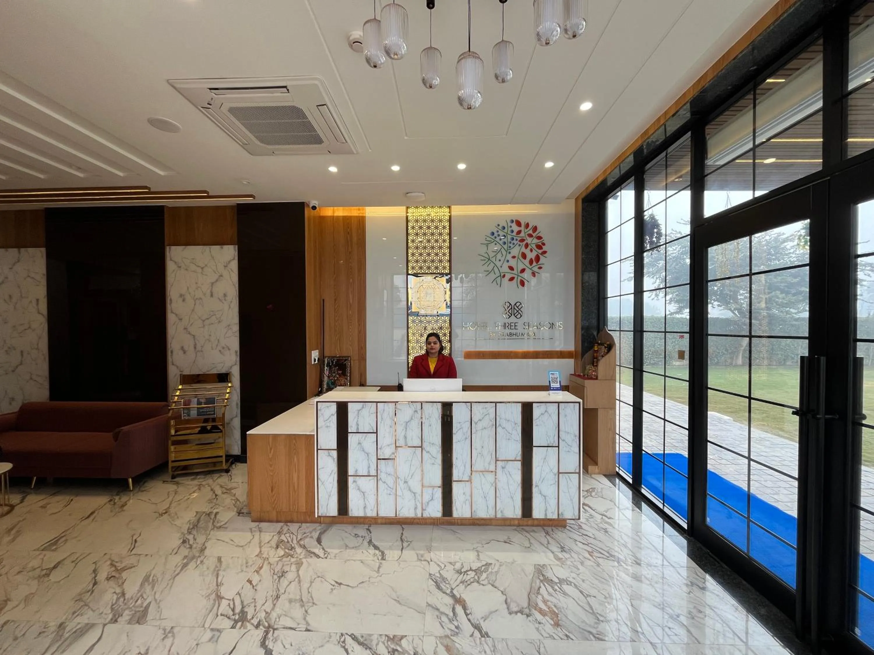 Lobby or reception in Hotel Three Seasons