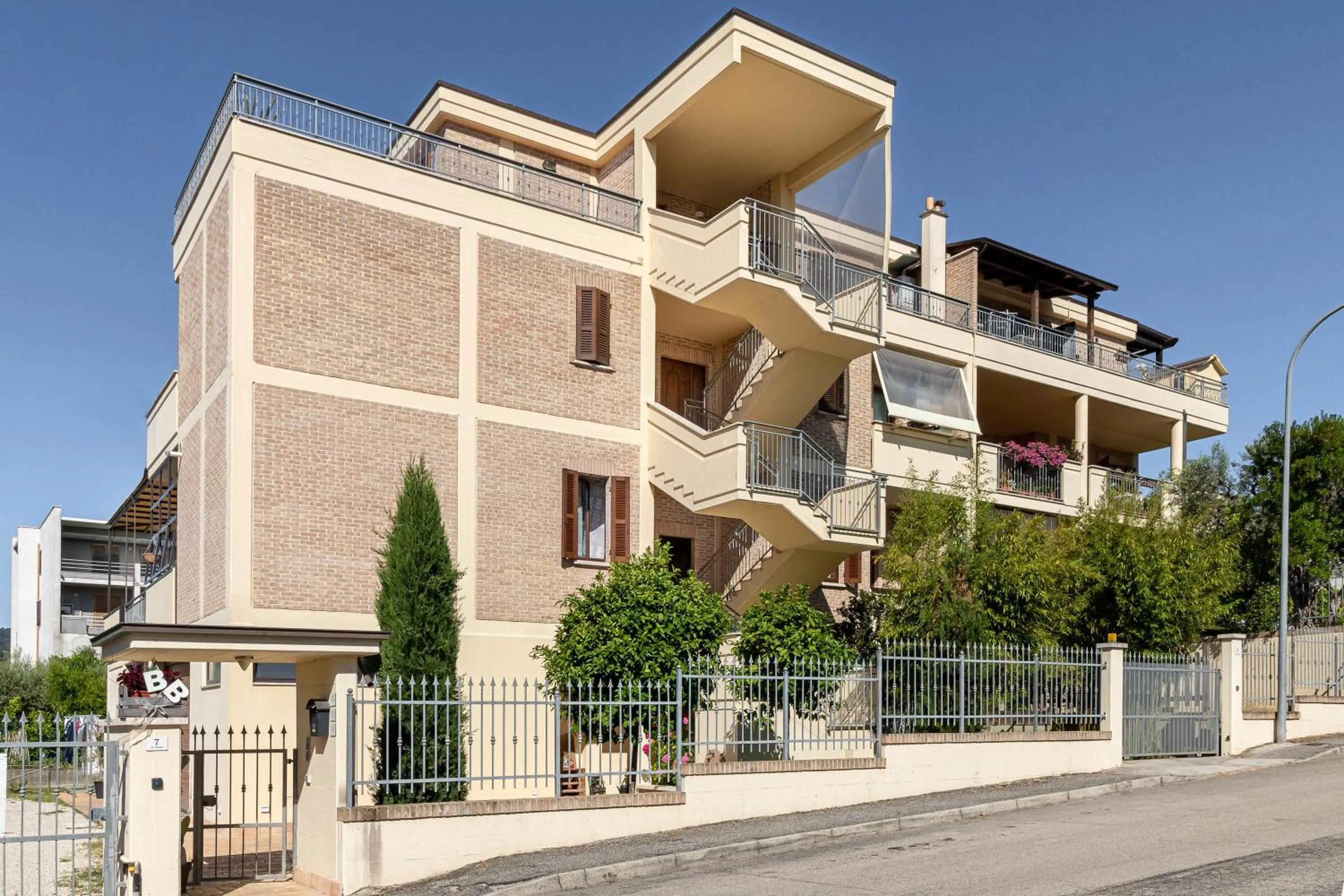 Property building in Bed and Breakfast Bric & Brac