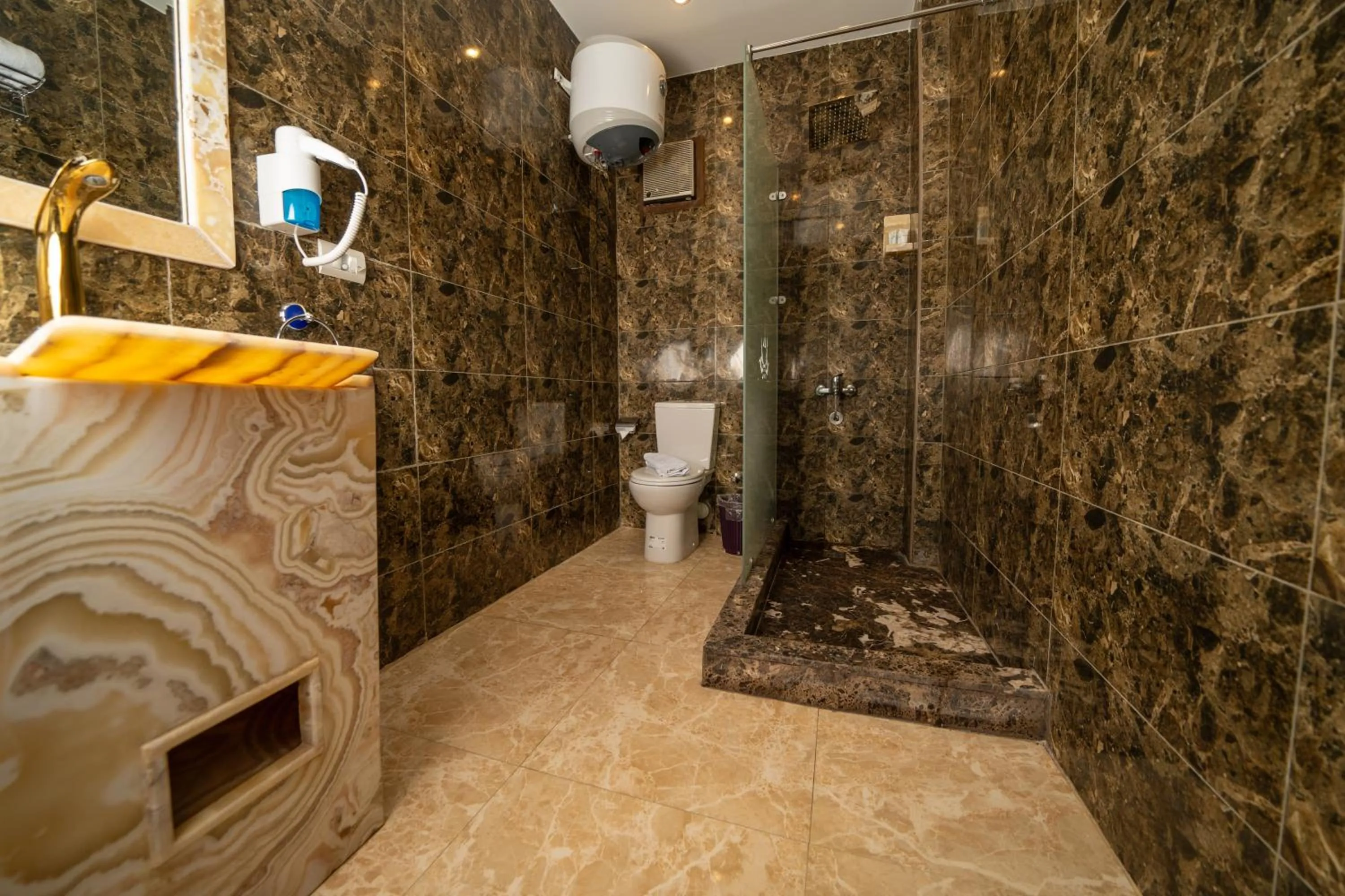 Shower in King Pyramids View Hotel