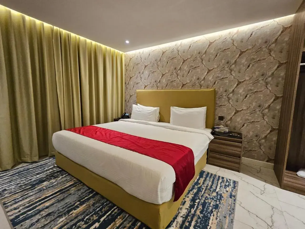 Deluxe Double Room in Royal Plaza Hotel Deluxe Double Room in Royal Plaza Hotel