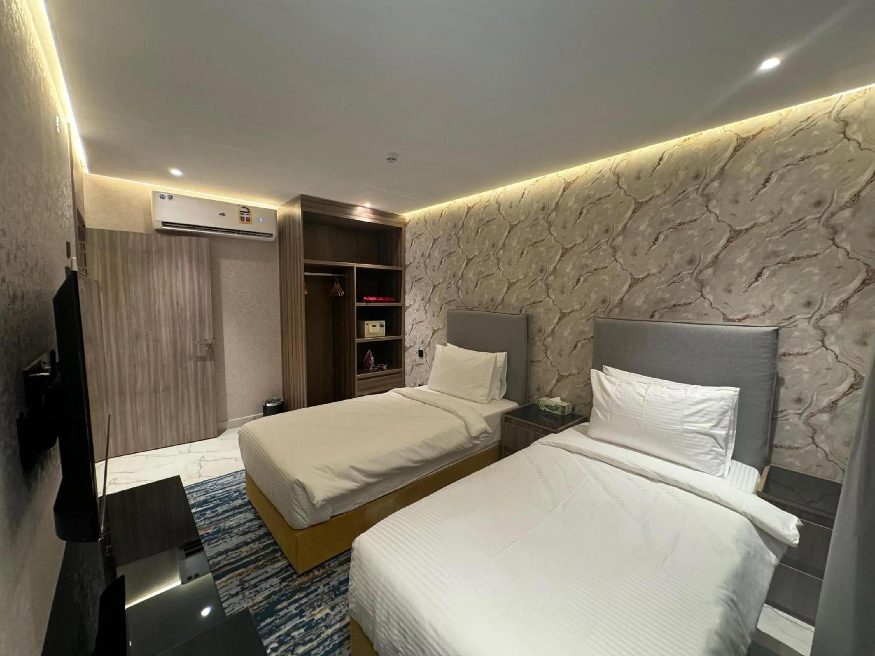 Bed in Royal Plaza Hotel