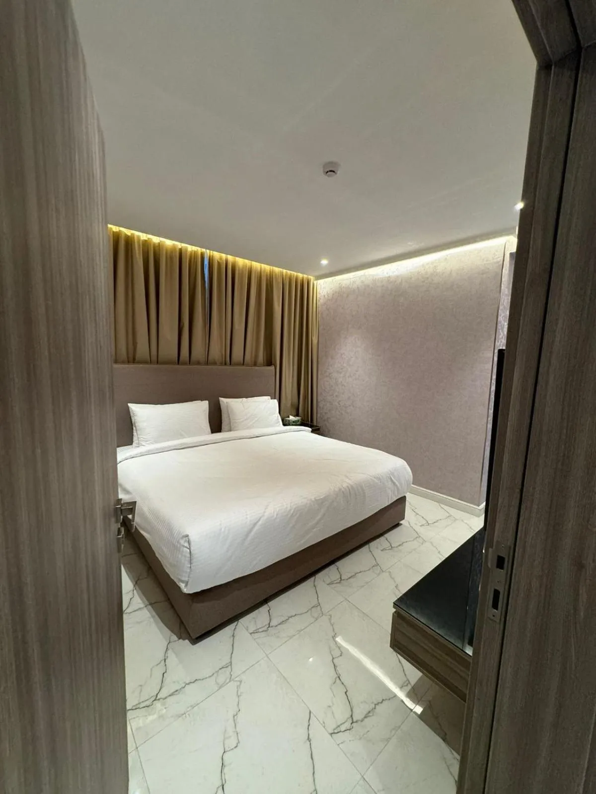 Bed in Royal Plaza Hotel