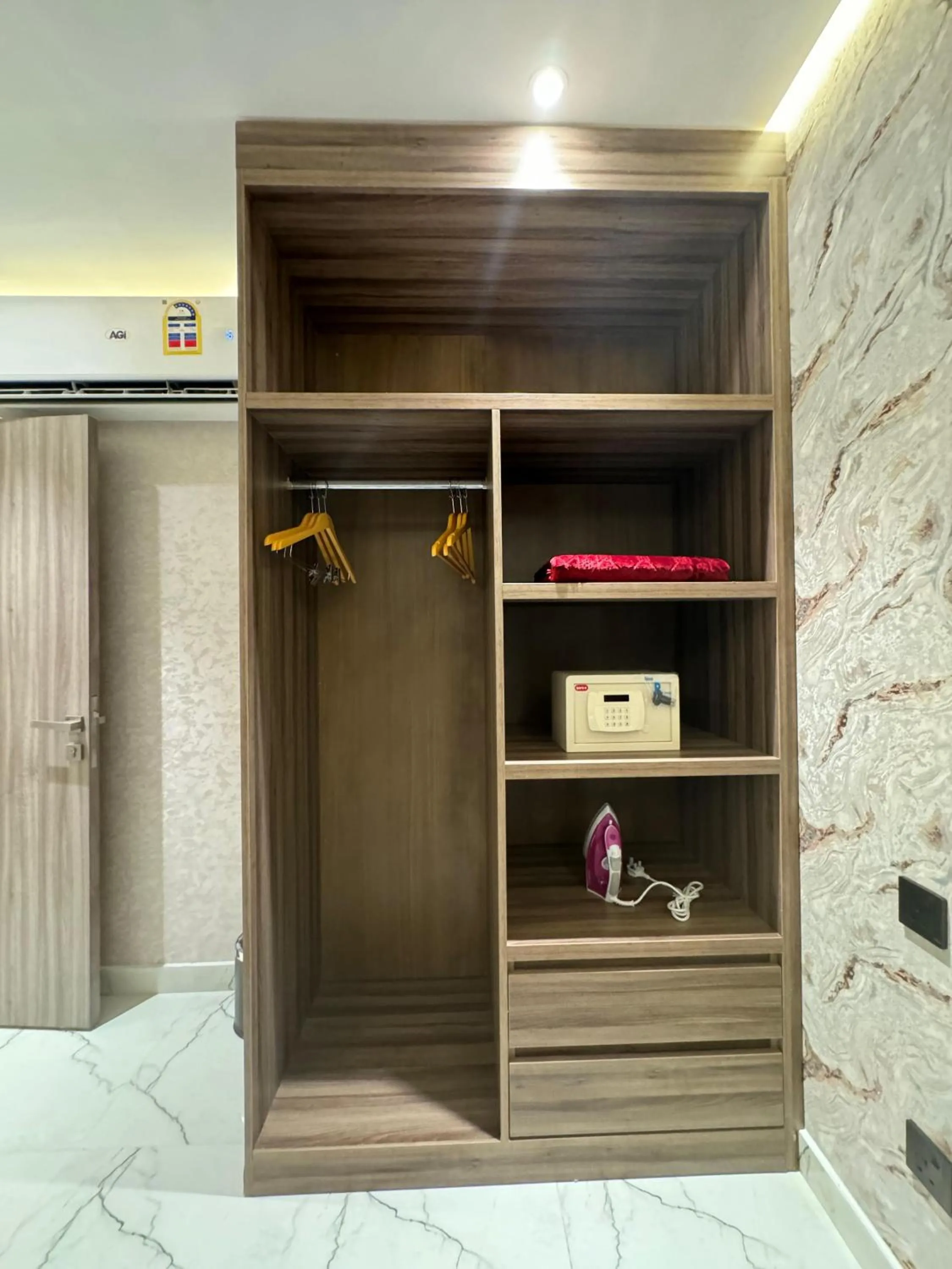 safe in Royal Plaza Hotel