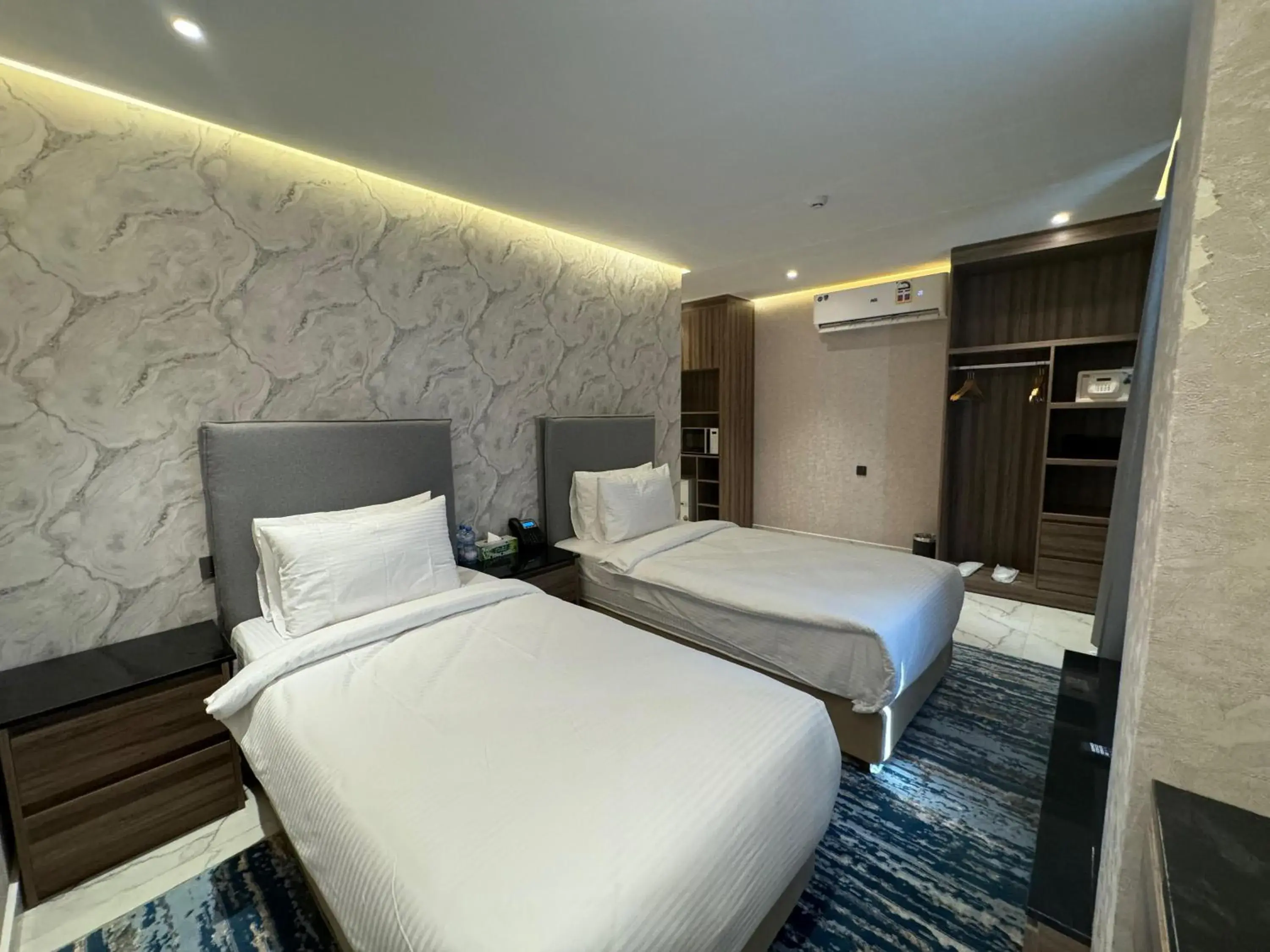 Suite in Royal Plaza Hotel Suite in Royal Plaza Hotel