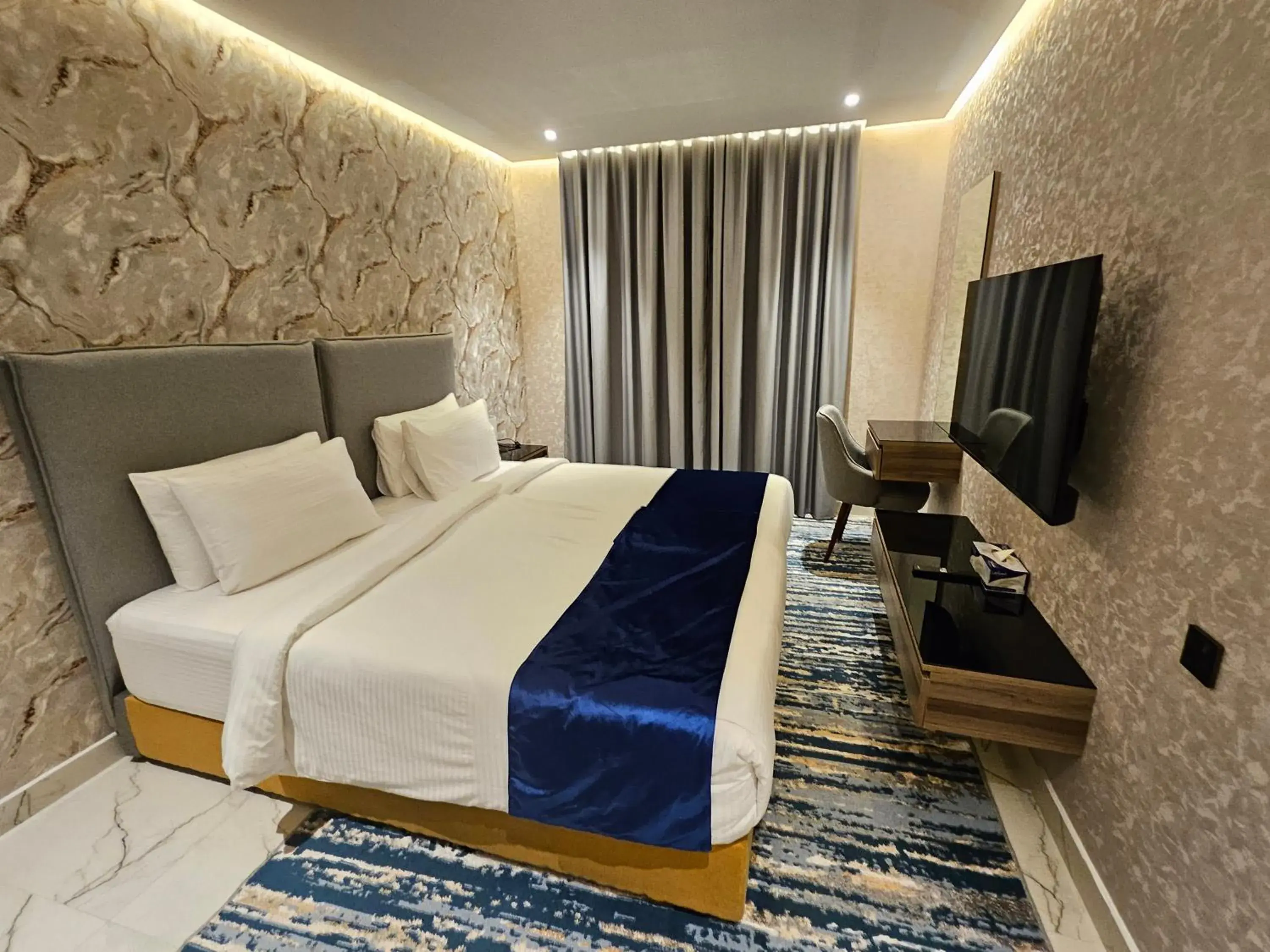 One-Bedroom Apartment in Royal Plaza Hotel One-Bedroom Apartment in Royal Plaza Hotel