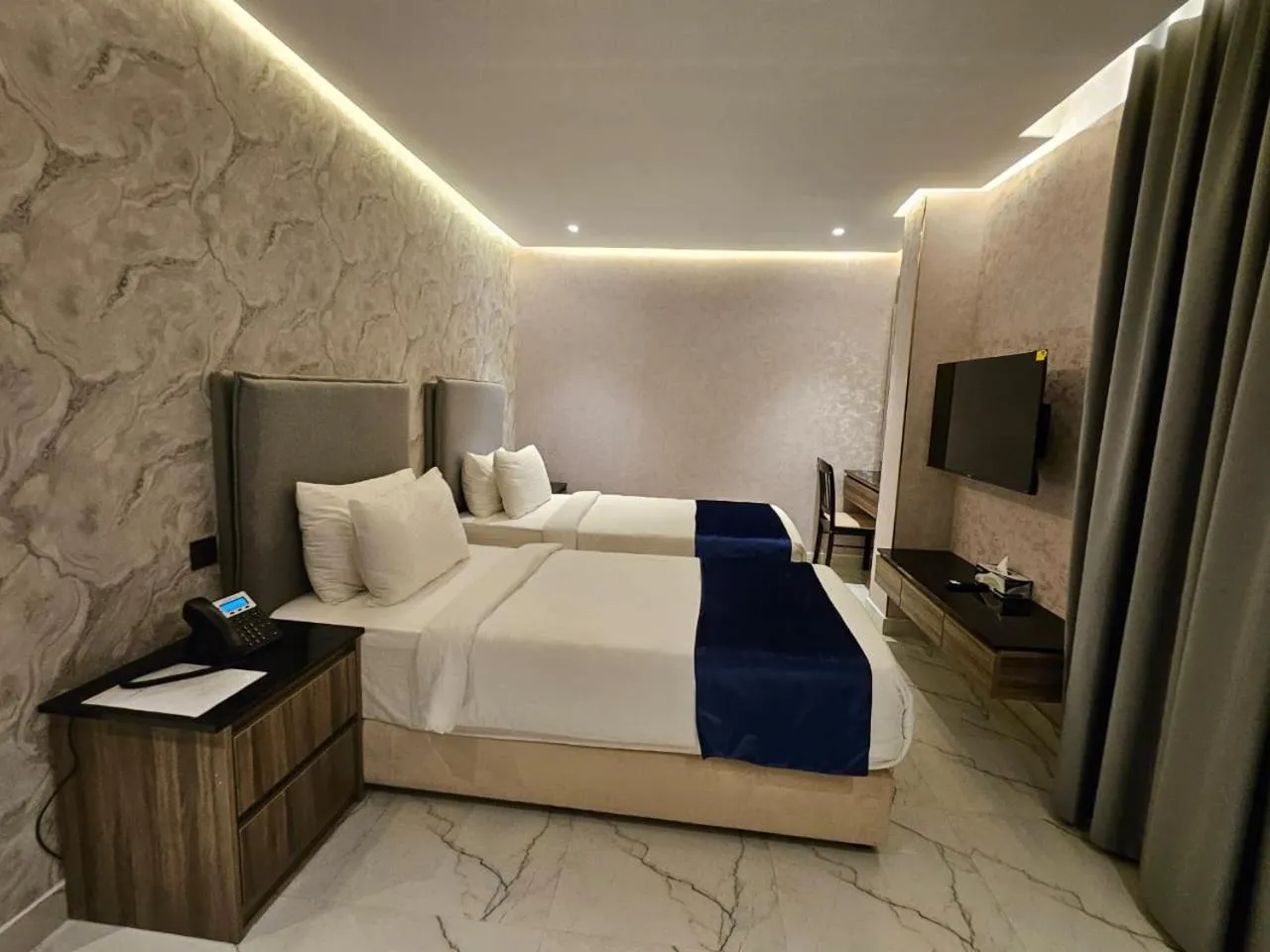 Bedroom, Bed in Royal Plaza Hotel