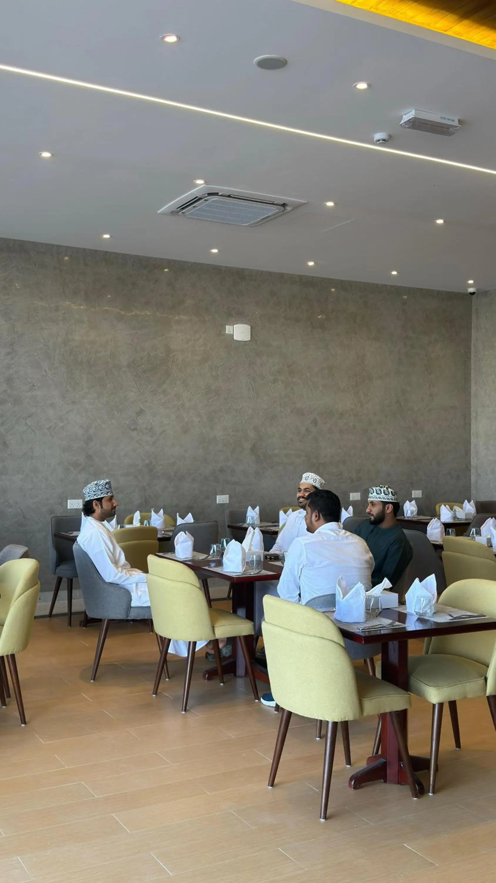 Restaurant/places to eat in Royal Plaza Hotel