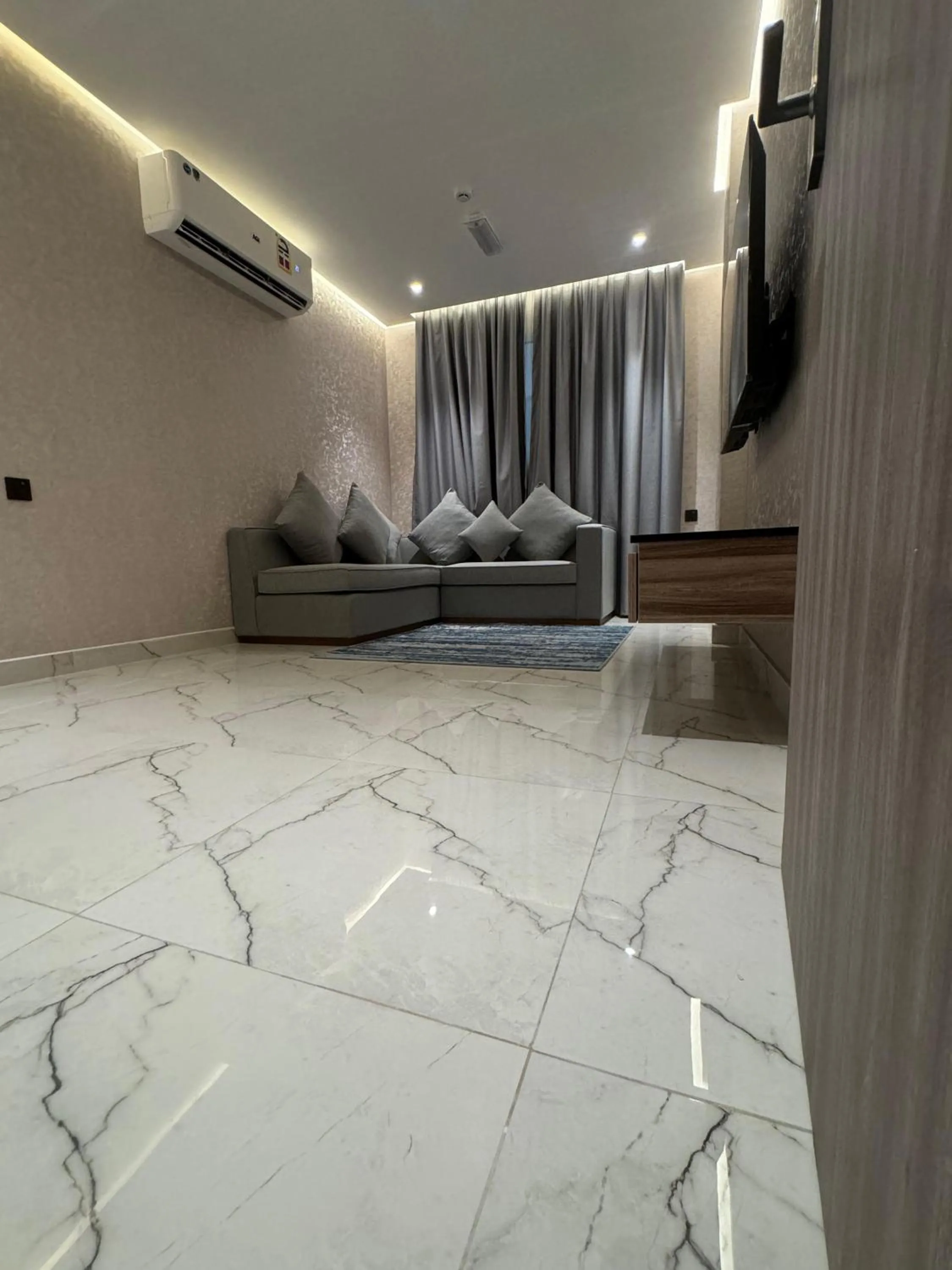 TV and multimedia in Royal Plaza Hotel