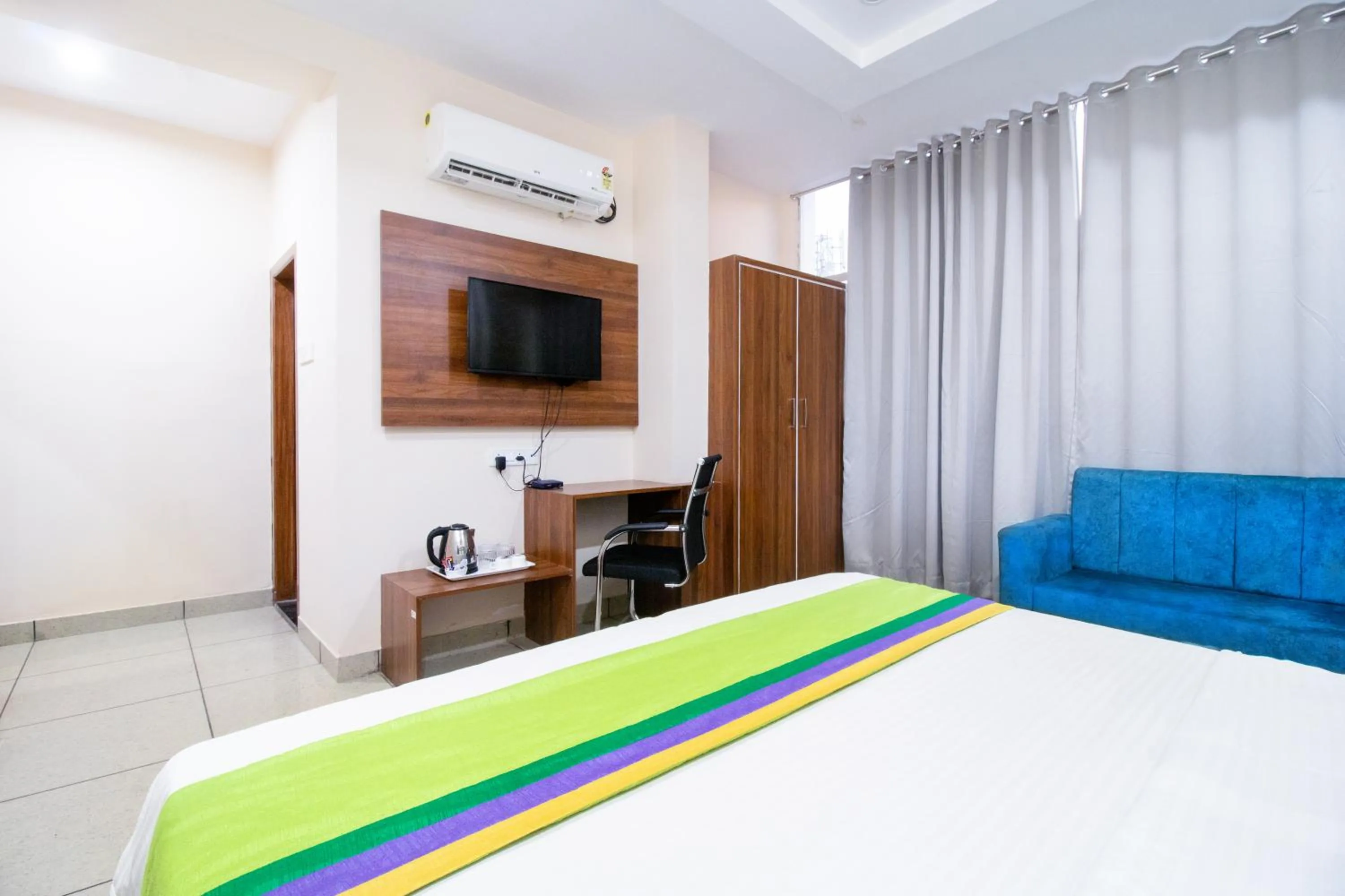 Bedroom, Bed in Treebo Royal Imperial, Bikaner Railway Station