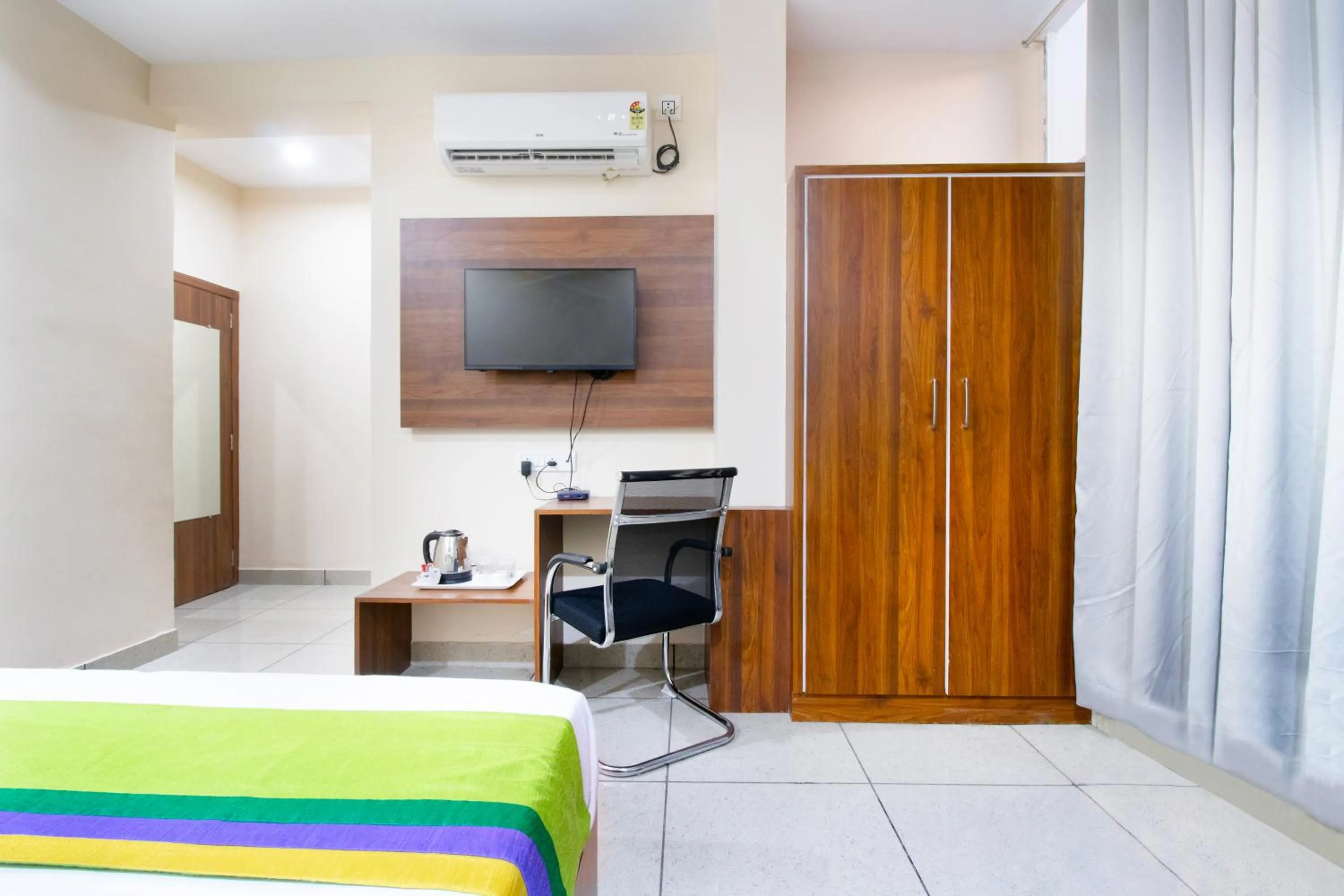 Bedroom, Bed in Treebo Royal Imperial, Bikaner Railway Station