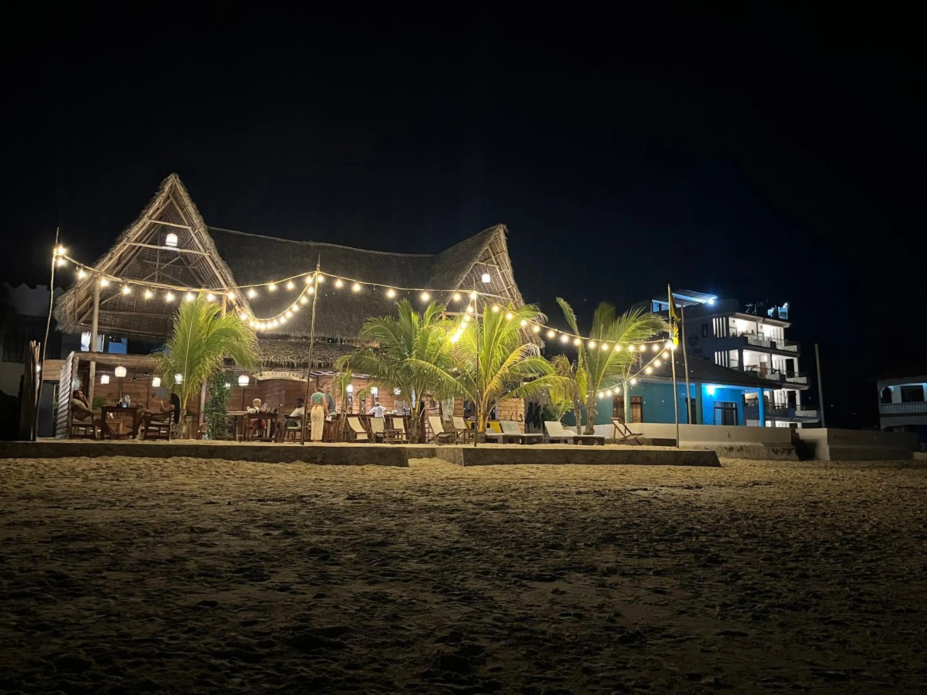 Restaurant/places to eat in Aluna Beach Apartments