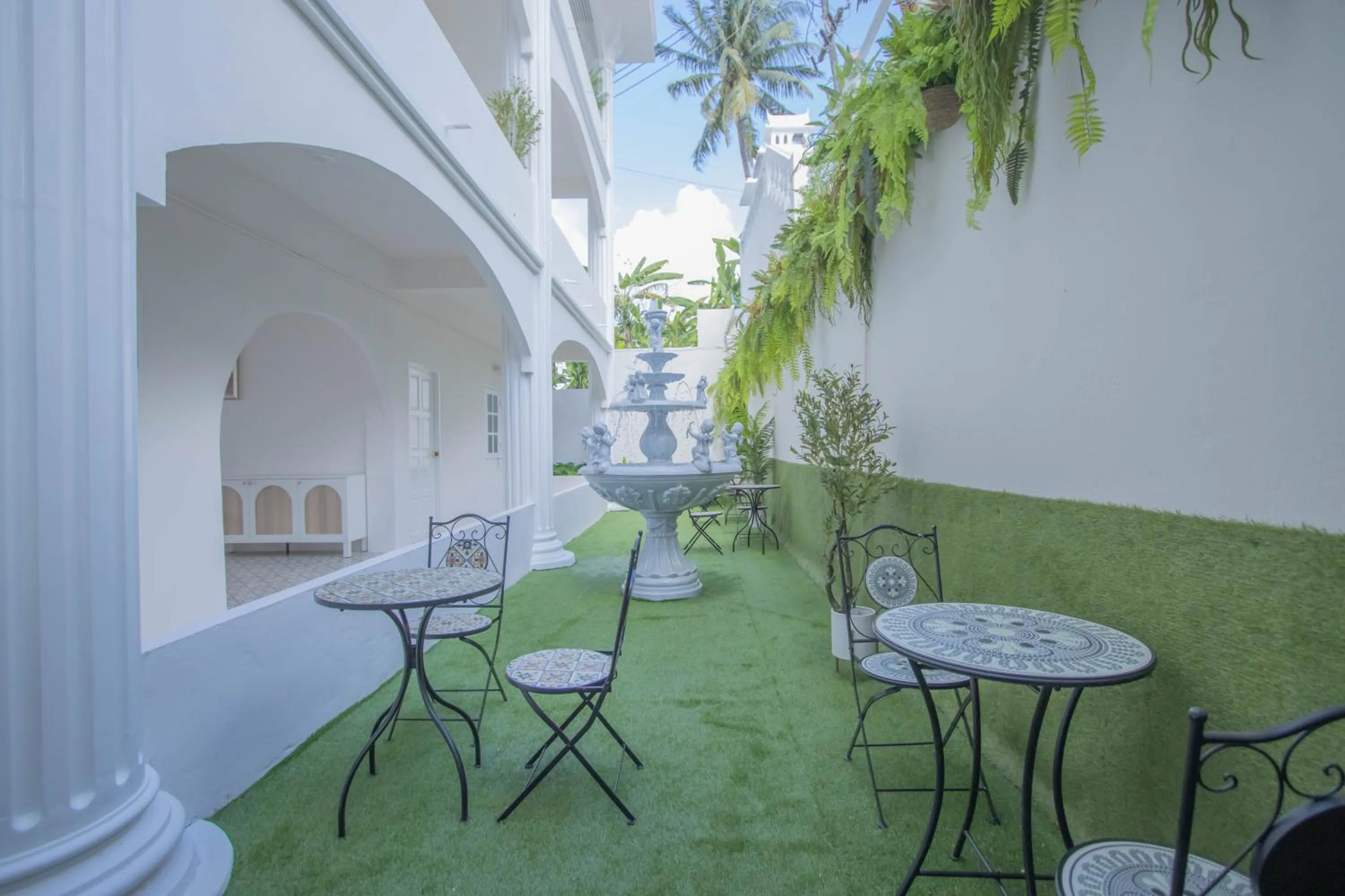 Balcony/Terrace in RoomQuest The Peak Patong Hill