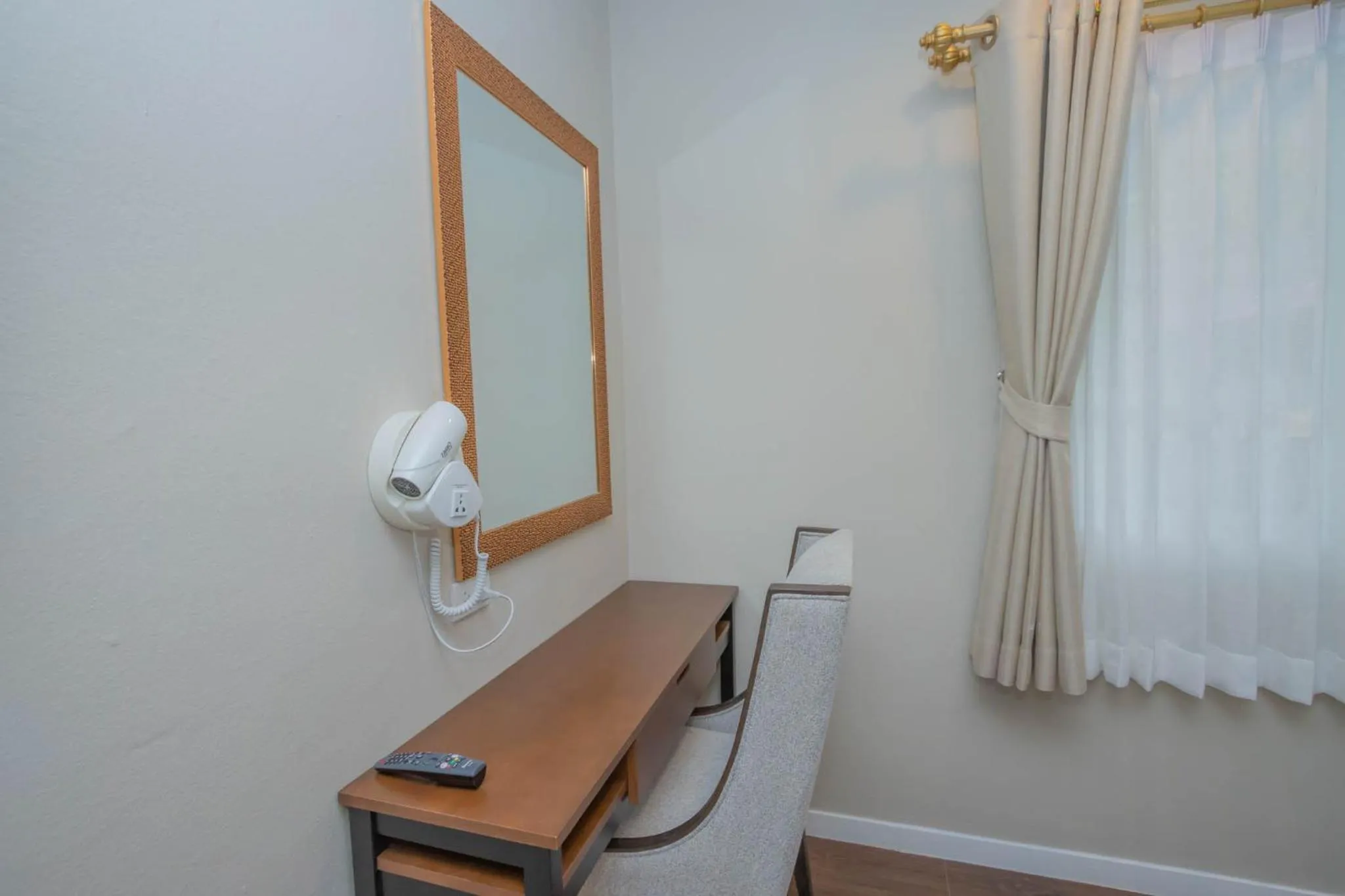 hair dresser in RoomQuest The Peak Patong Hill