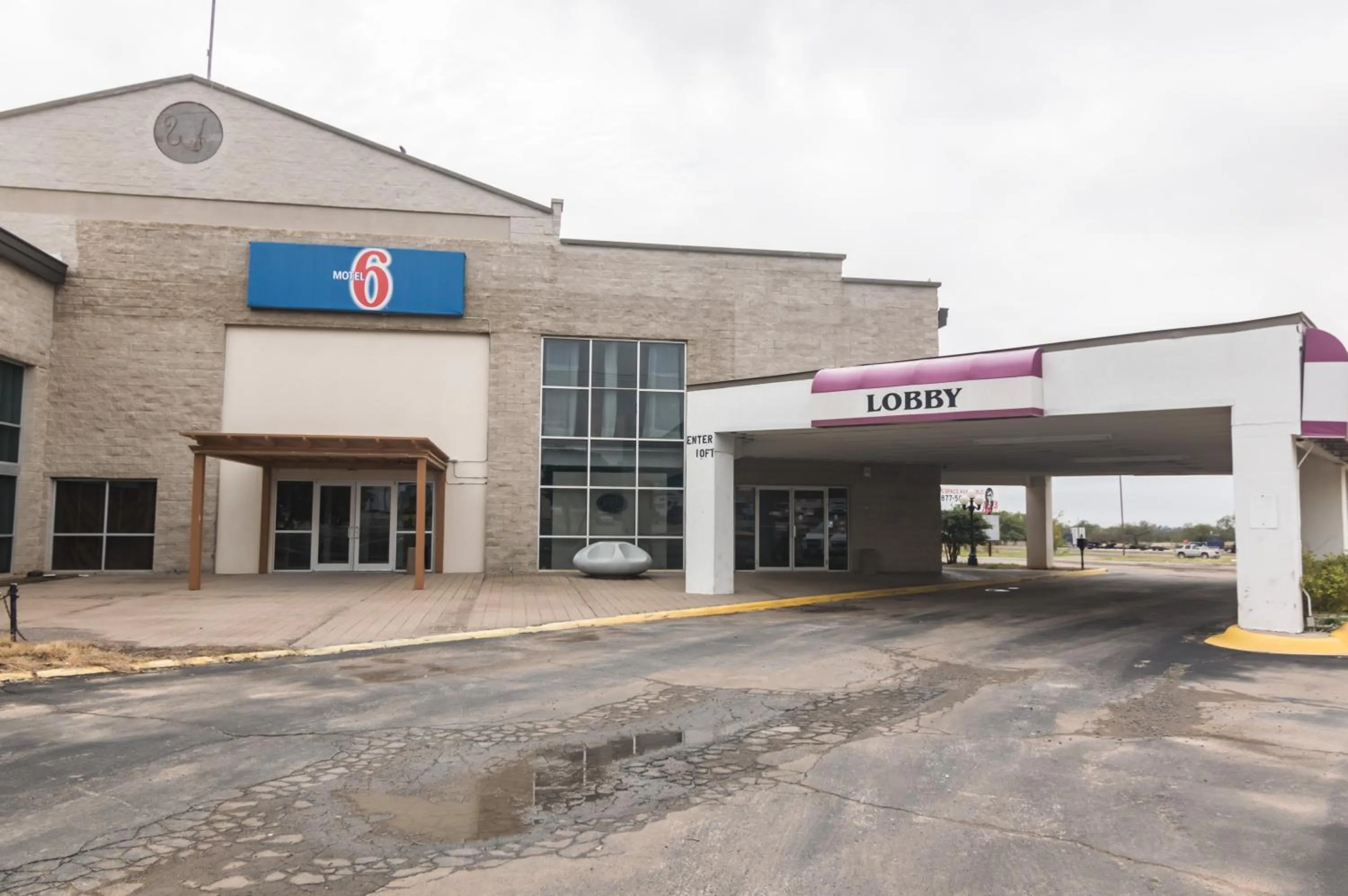 Property building in Motel 6-Snyder, TX