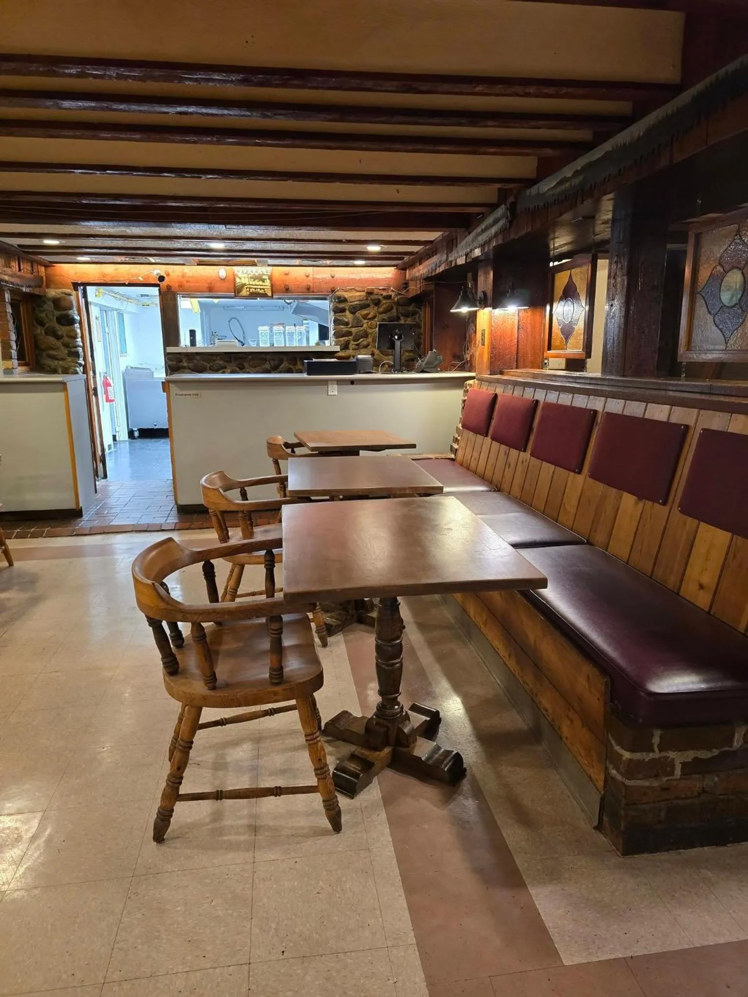 Restaurant/places to eat in Campbell River Lodge