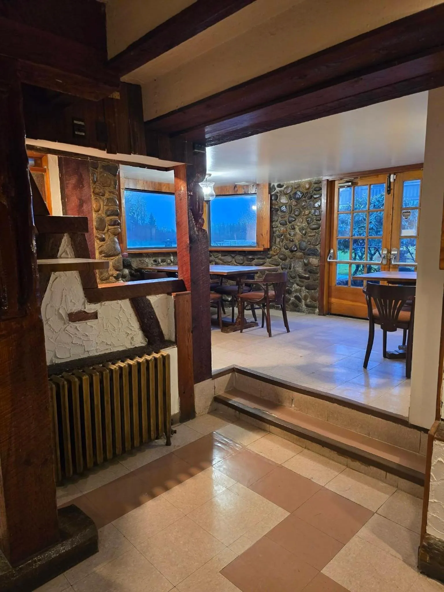 Restaurant/places to eat in Campbell River Lodge