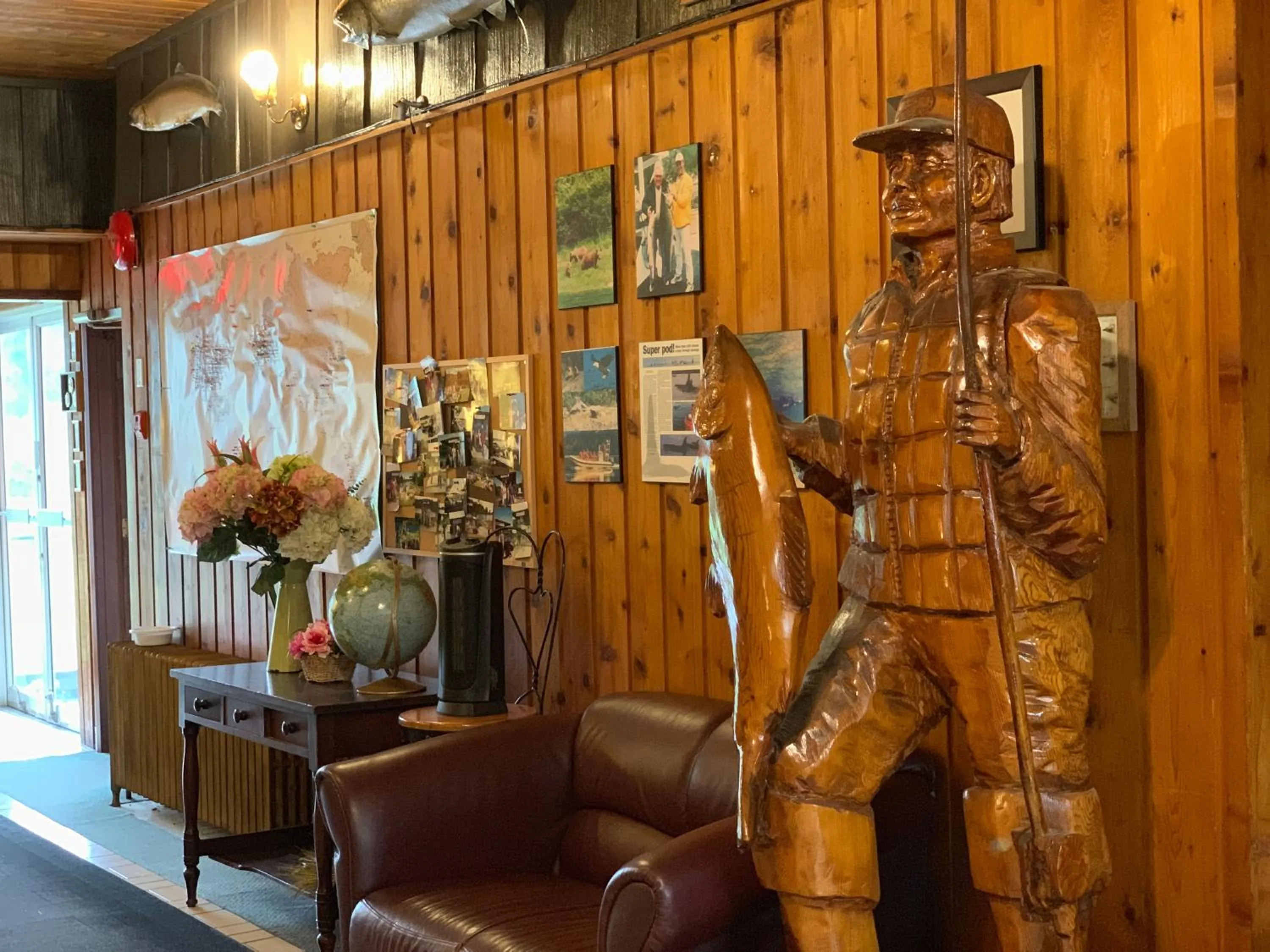 Seating area in Campbell River Lodge