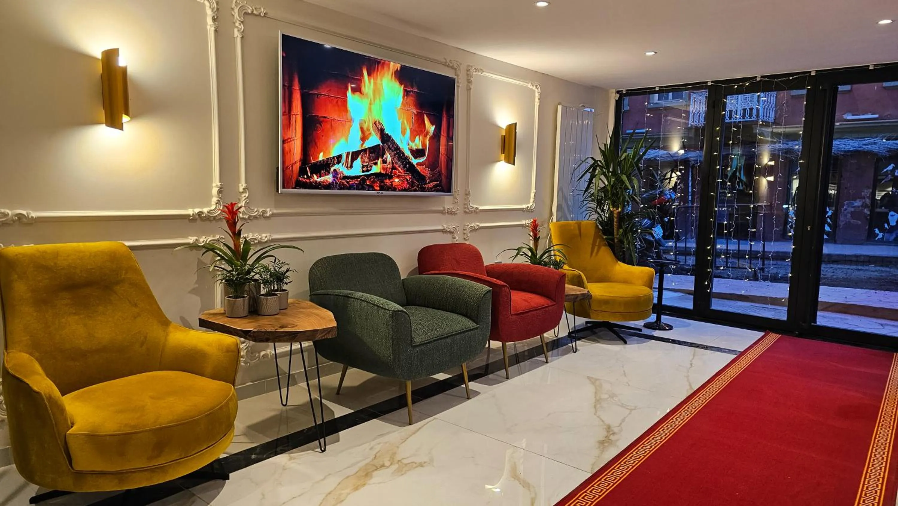 Communal lounge/ TV room in The Külsümz Hotel