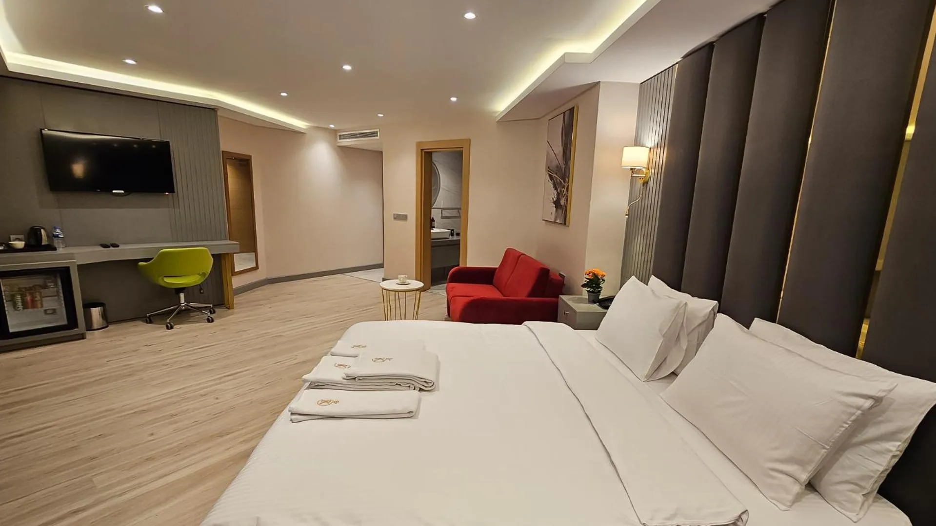 Photo of the whole room, Bed in The Külsümz Hotel