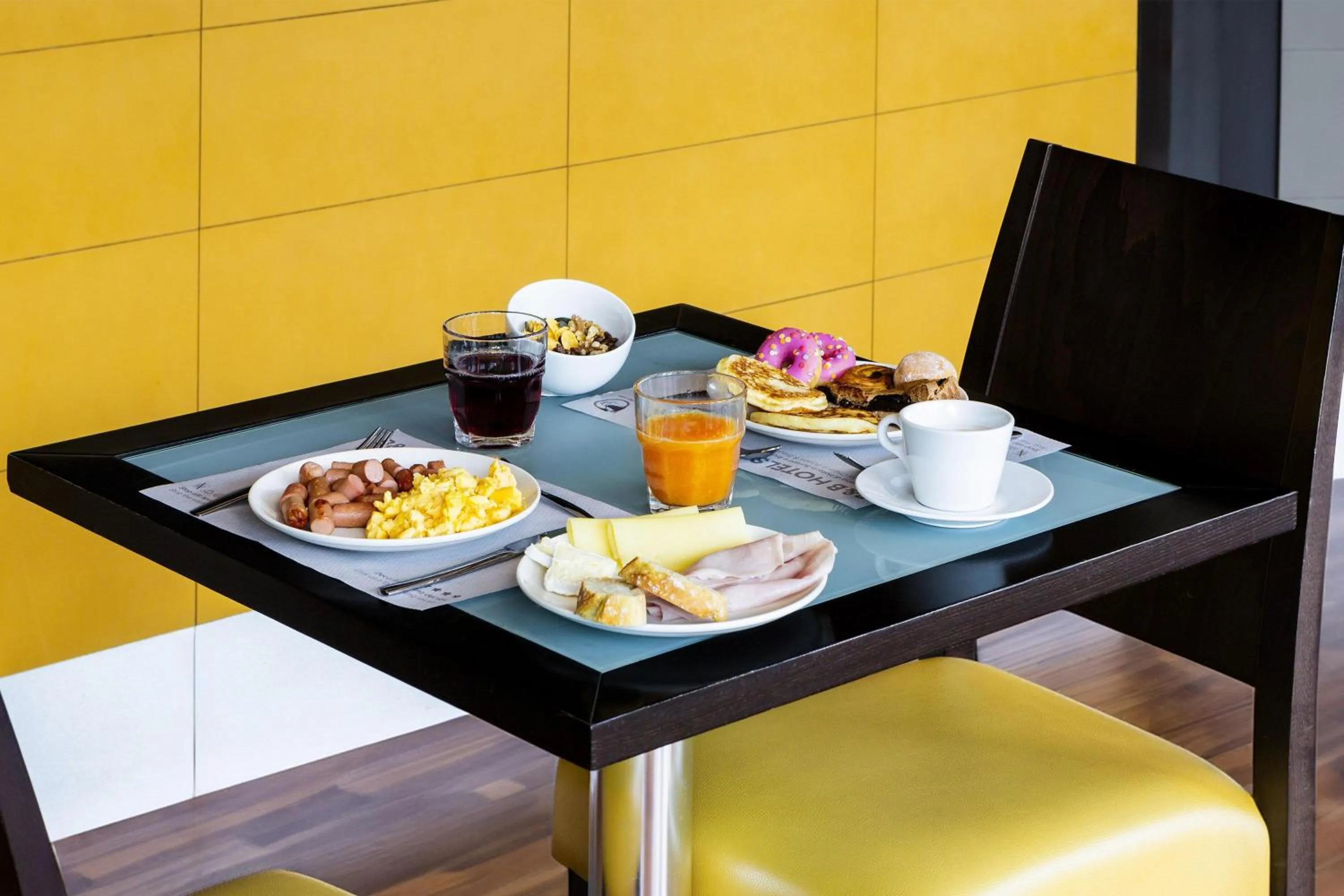 Restaurant/places to eat in B&B HOTEL Bari Rondò