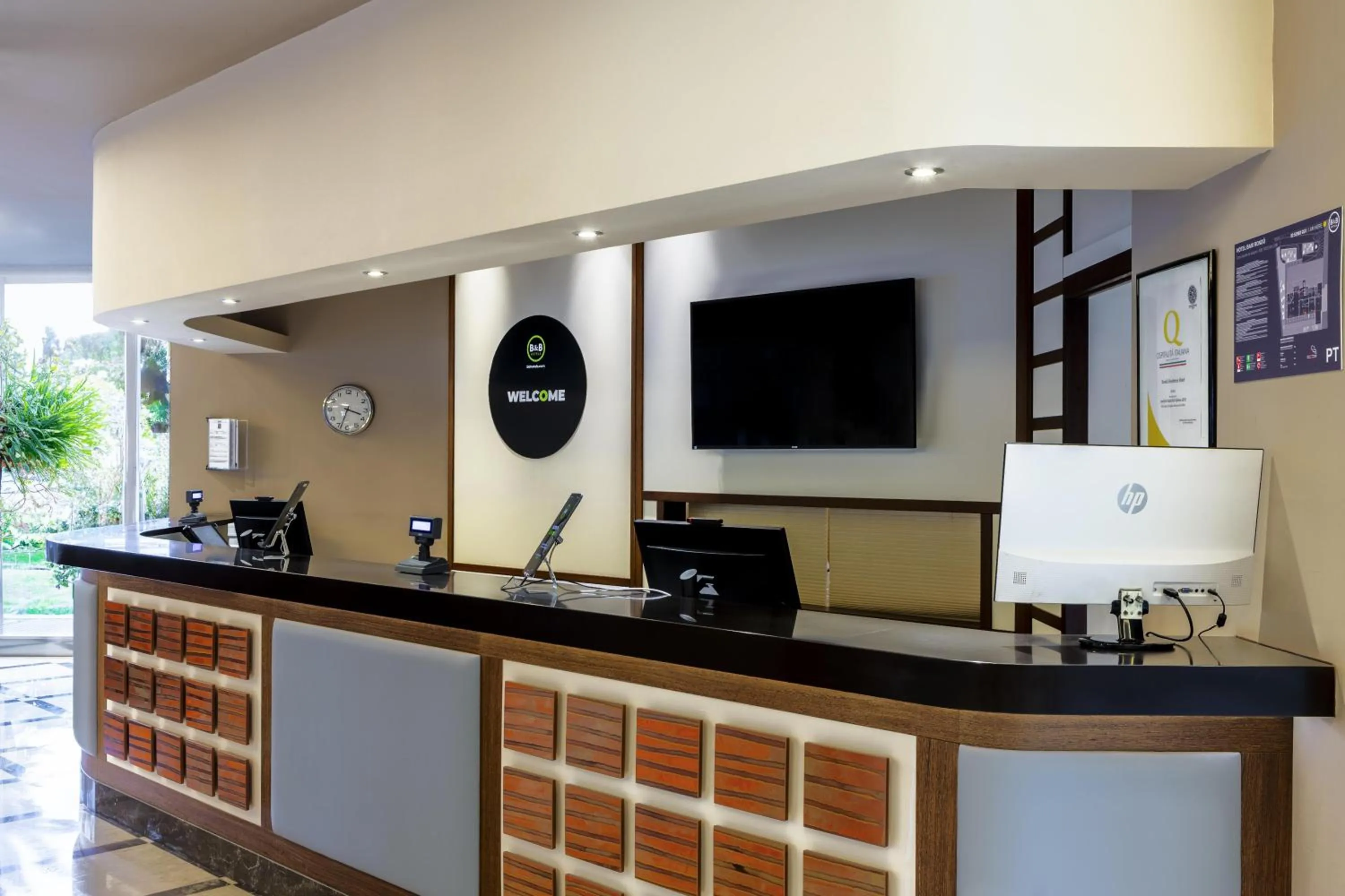 Lobby or reception in B&B HOTEL Bari Rondò