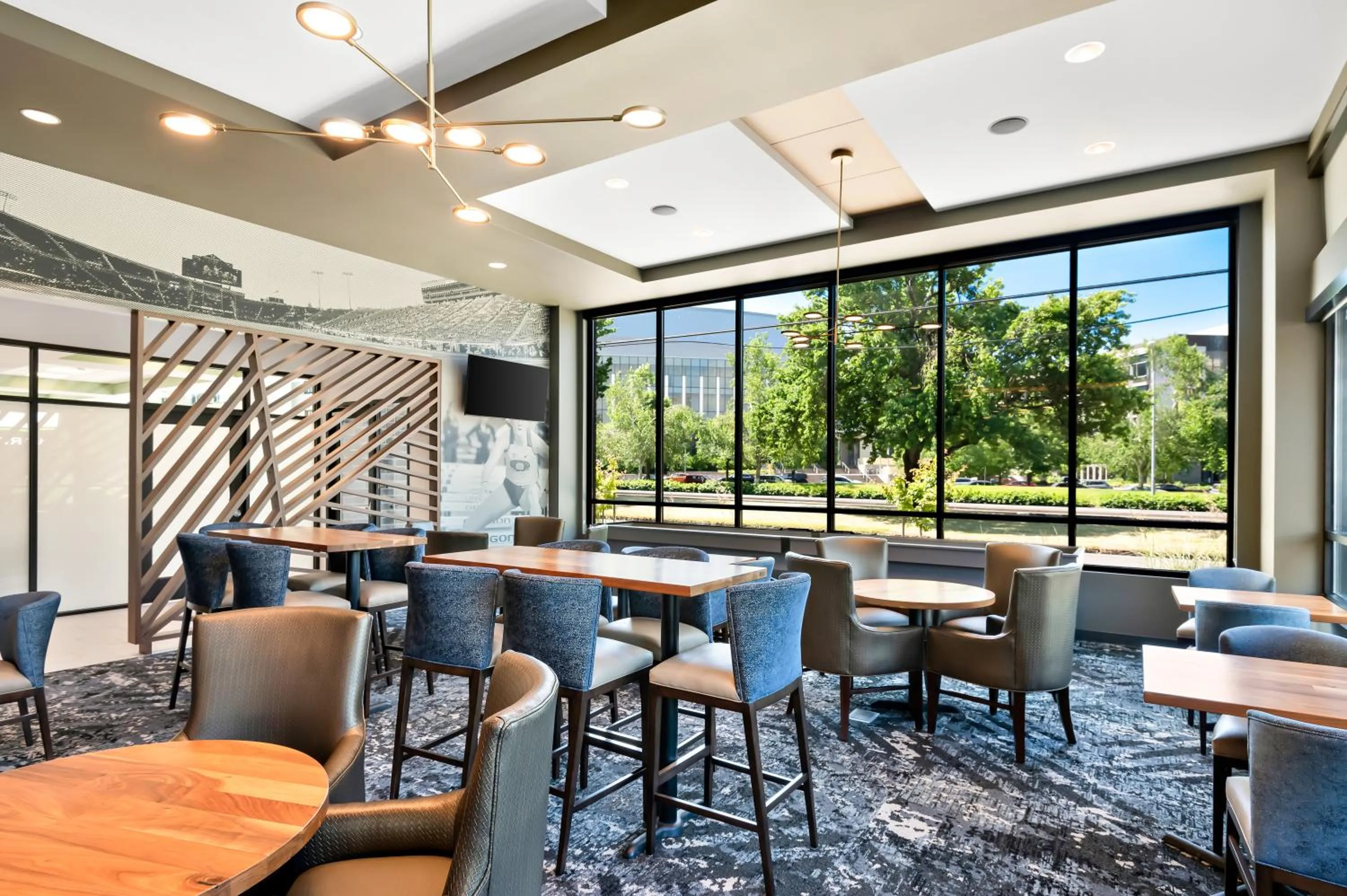 Lounge or bar in Hayward Inn