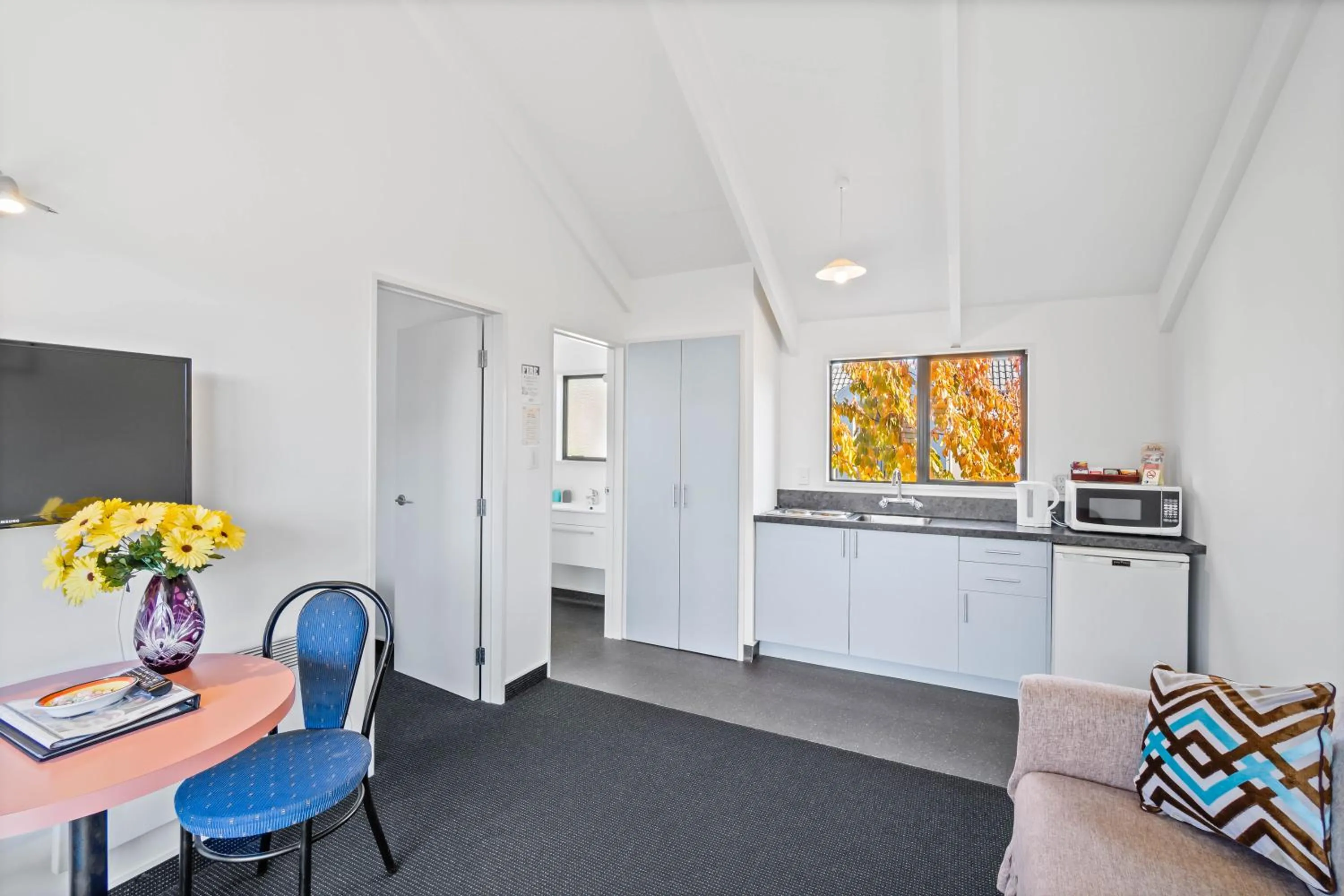 Kitchen or kitchenette in Ascot Vale Motor Lodge