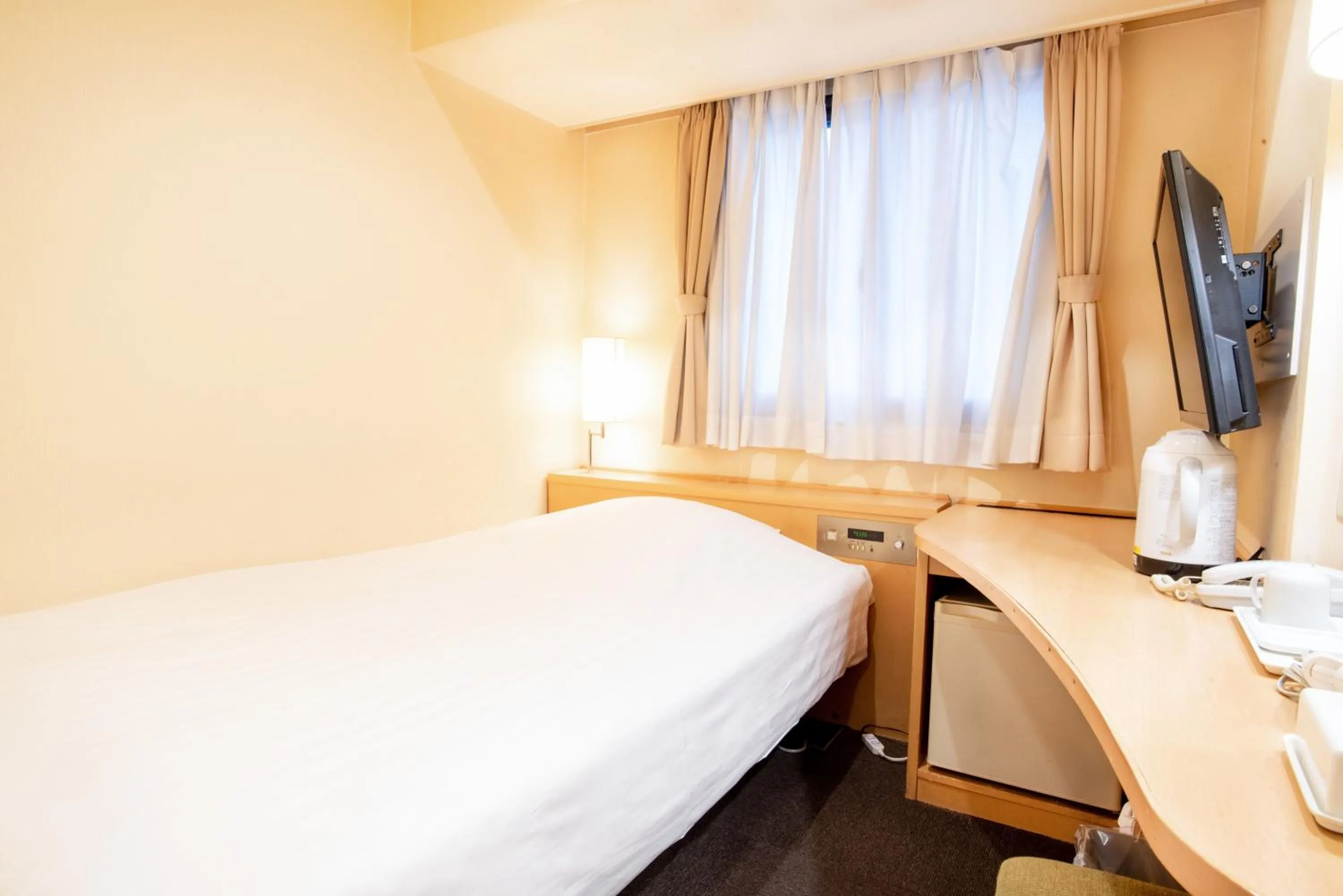 Photo of the whole room, Bed in le Lac Hotel Yokkaichi