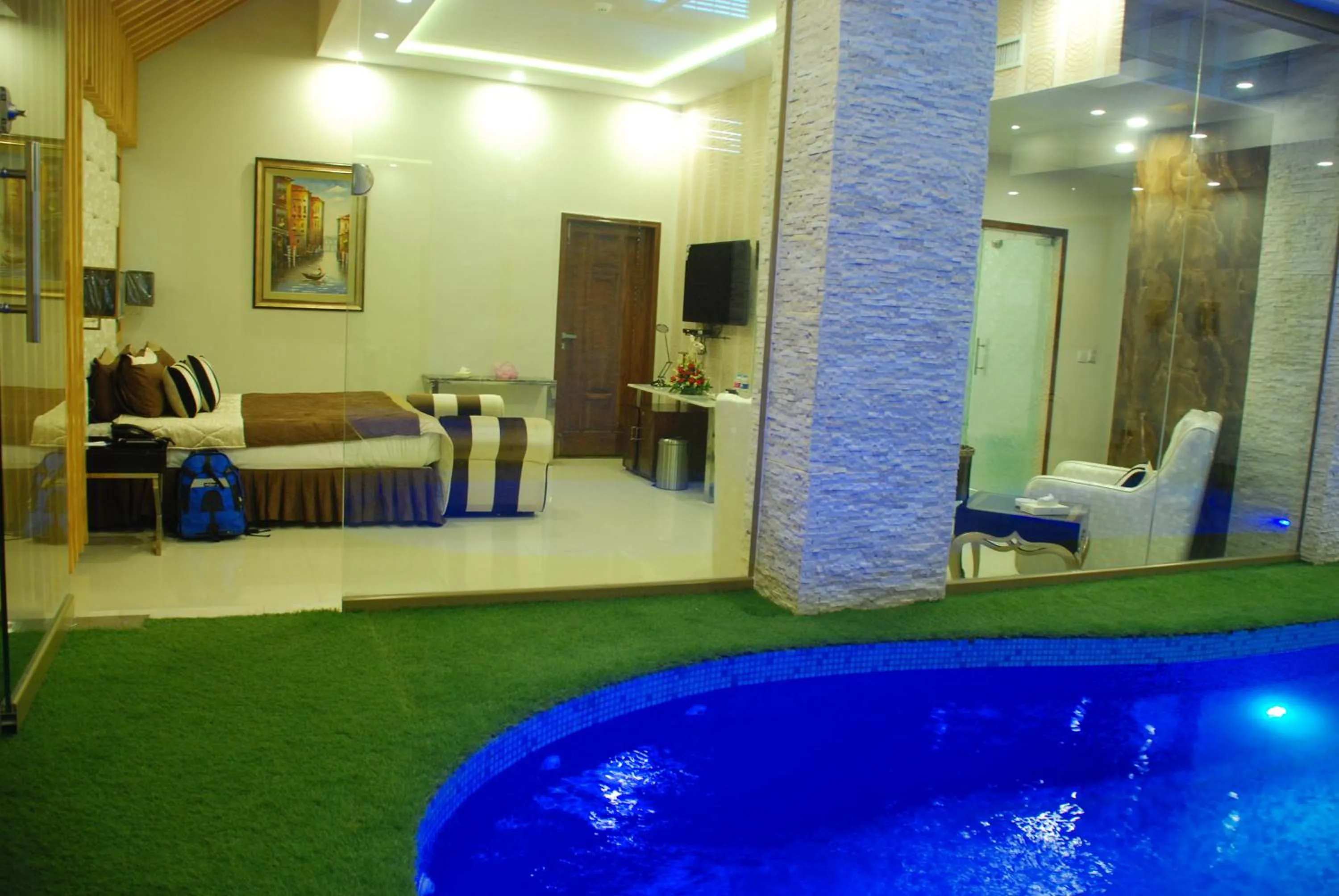 Photo of the whole room in Hilton Suites Lahore