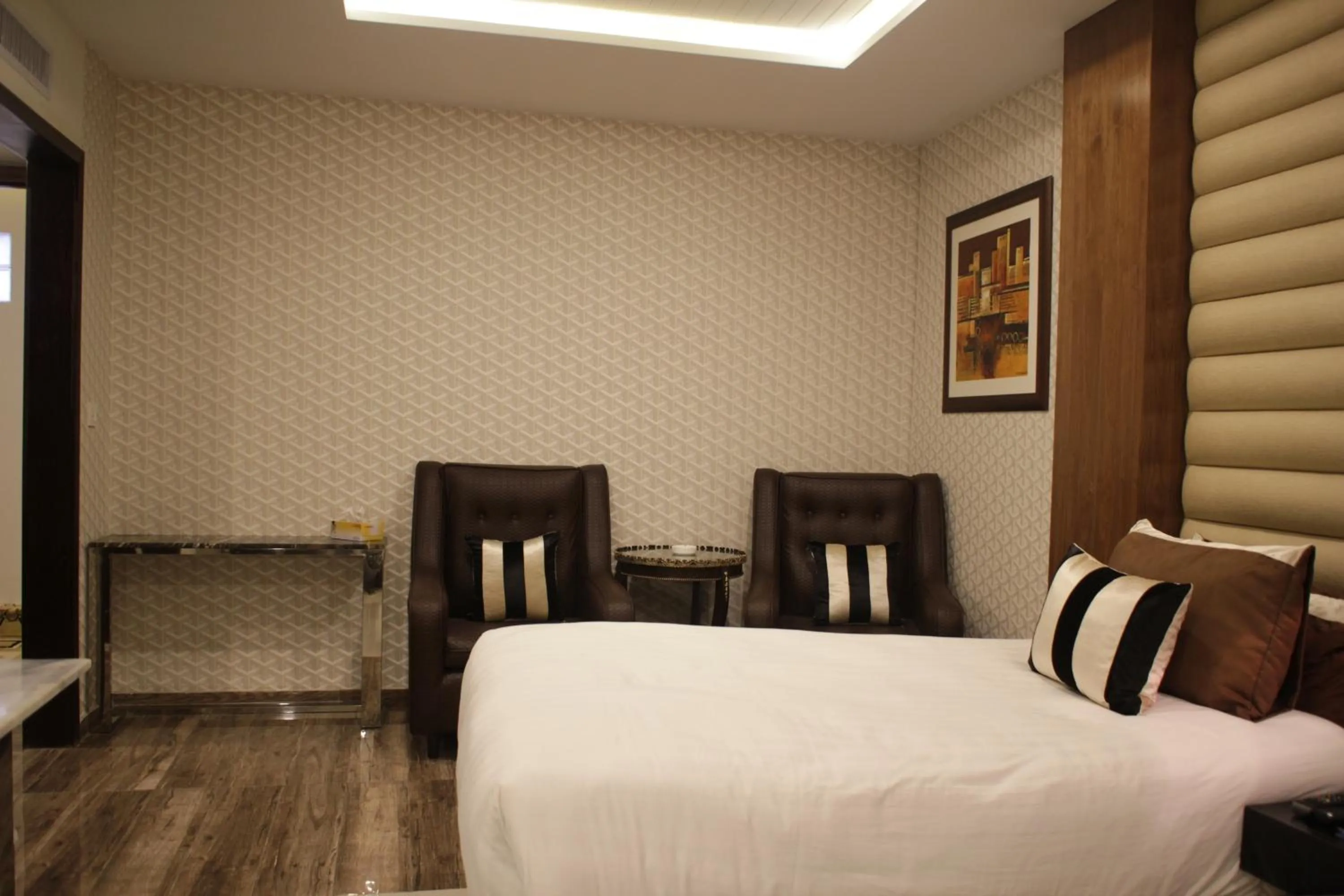 Photo of the whole room in Hilton Suites Lahore