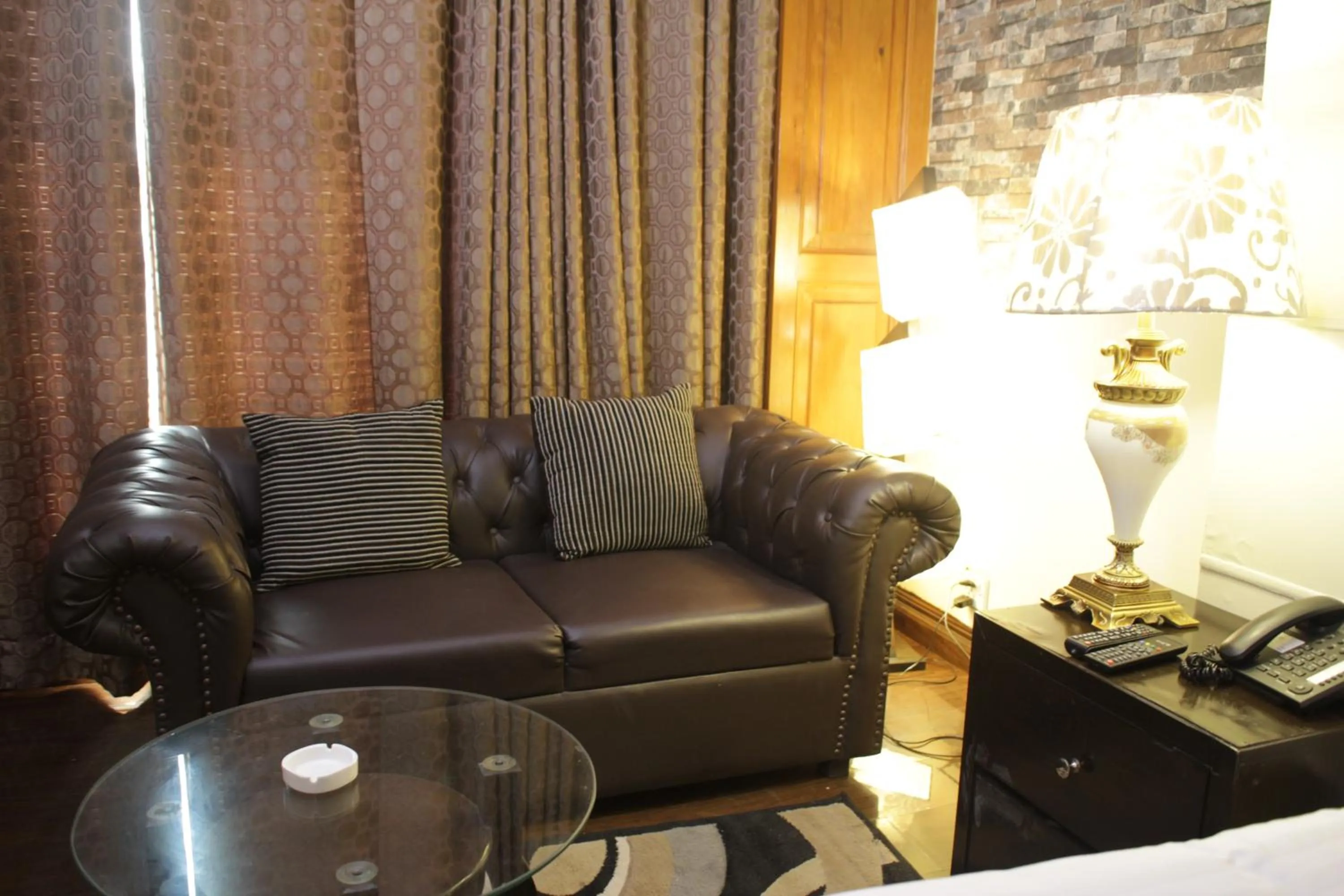 Living room in Hilton Suites Lahore