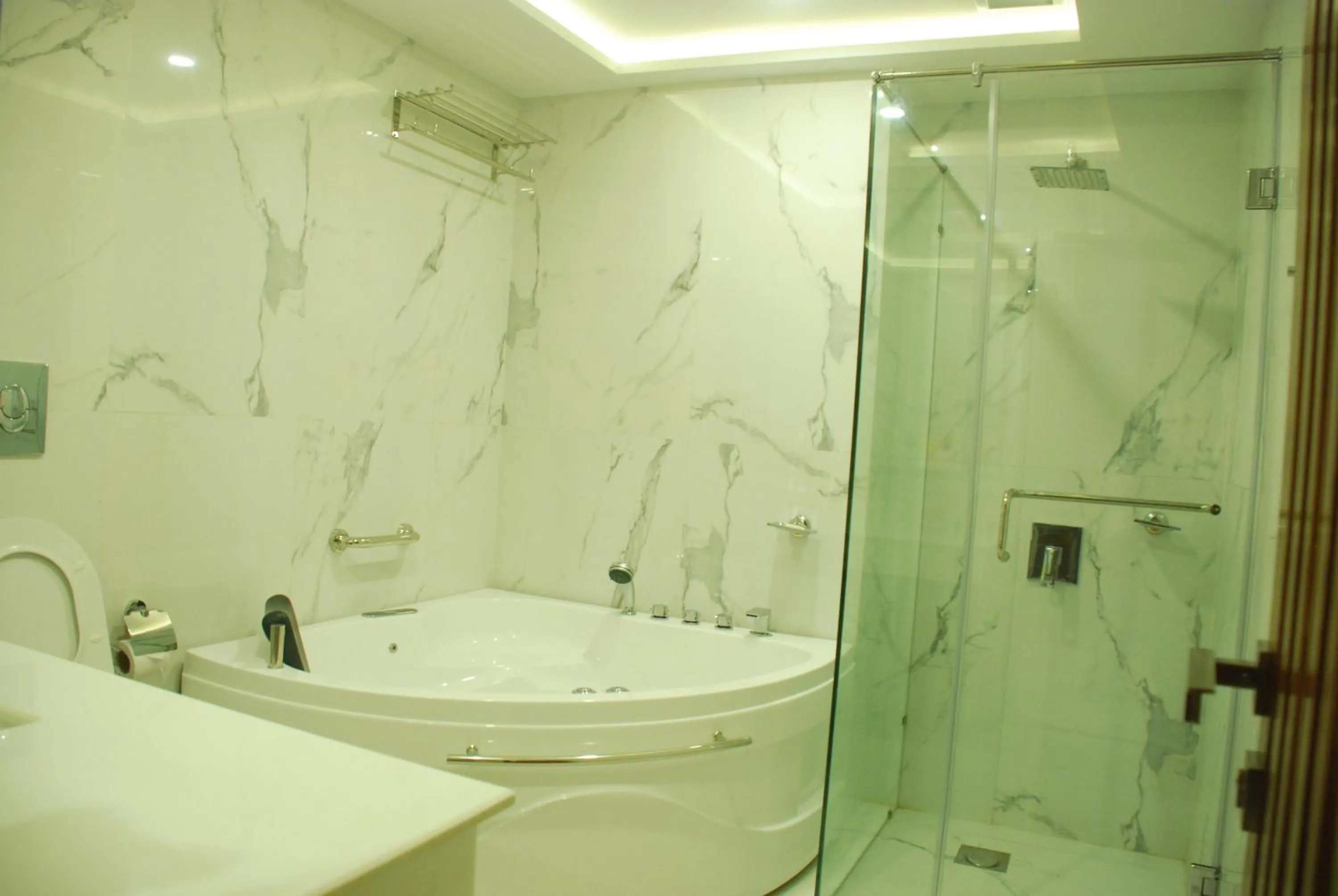 Hot Tub in Hilton Suites Lahore