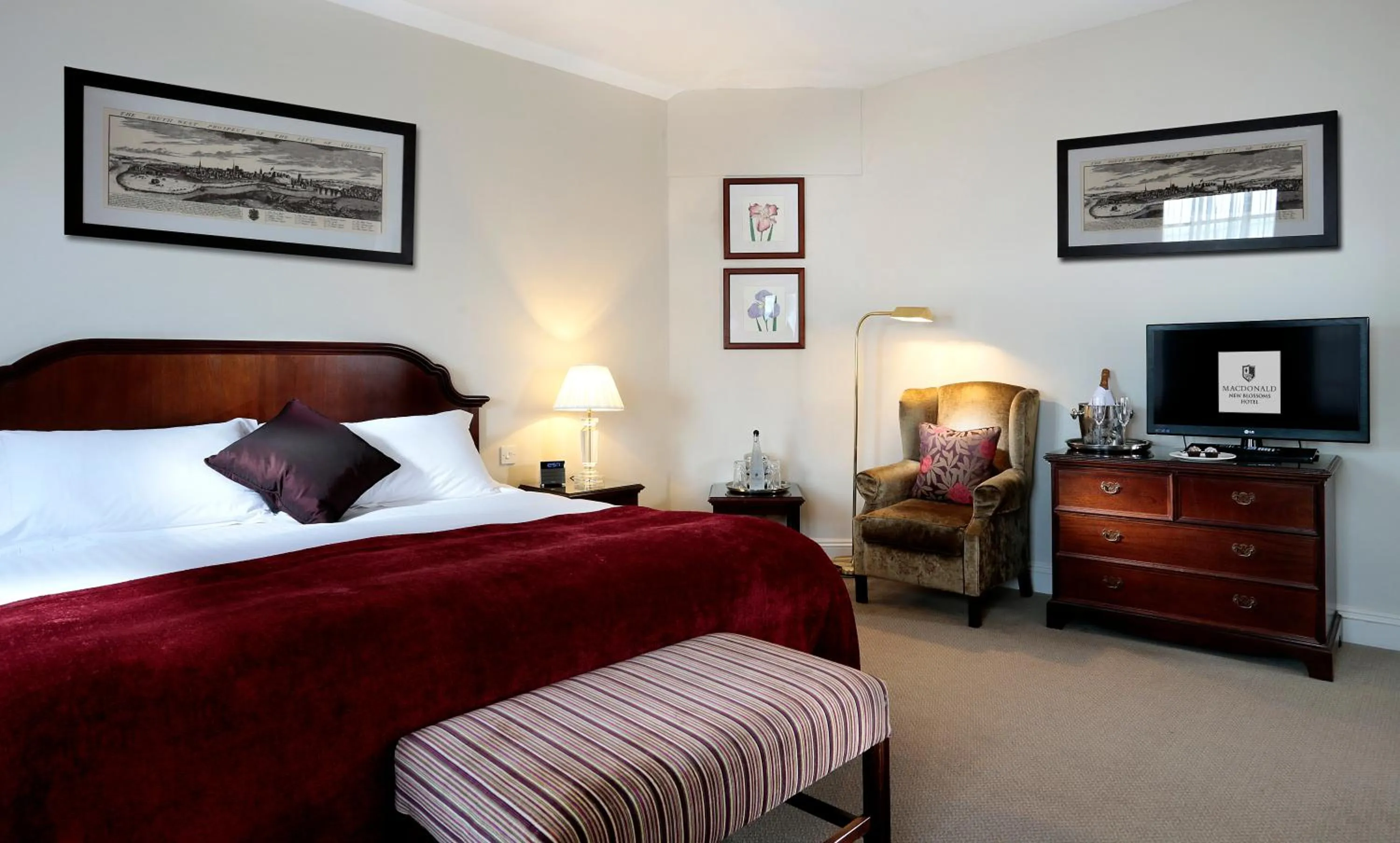 Photo of the whole room, Bed in Macdonald New Blossoms Hotel Chester